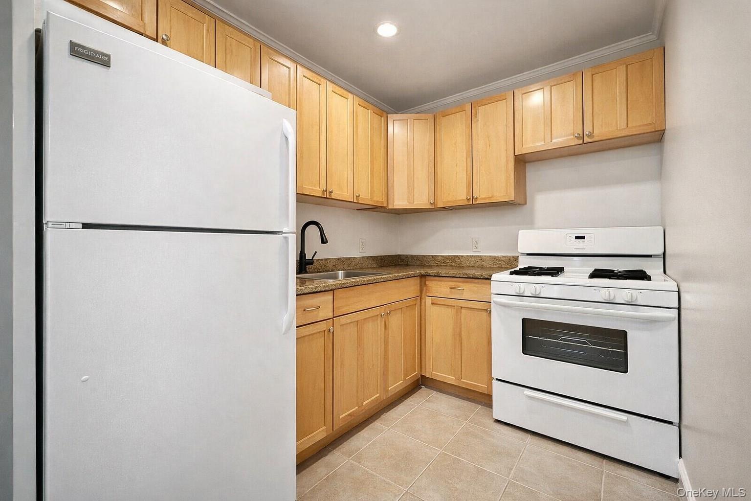 #5 photo, 30-74-76 30th Street, Astoria , NY 11102