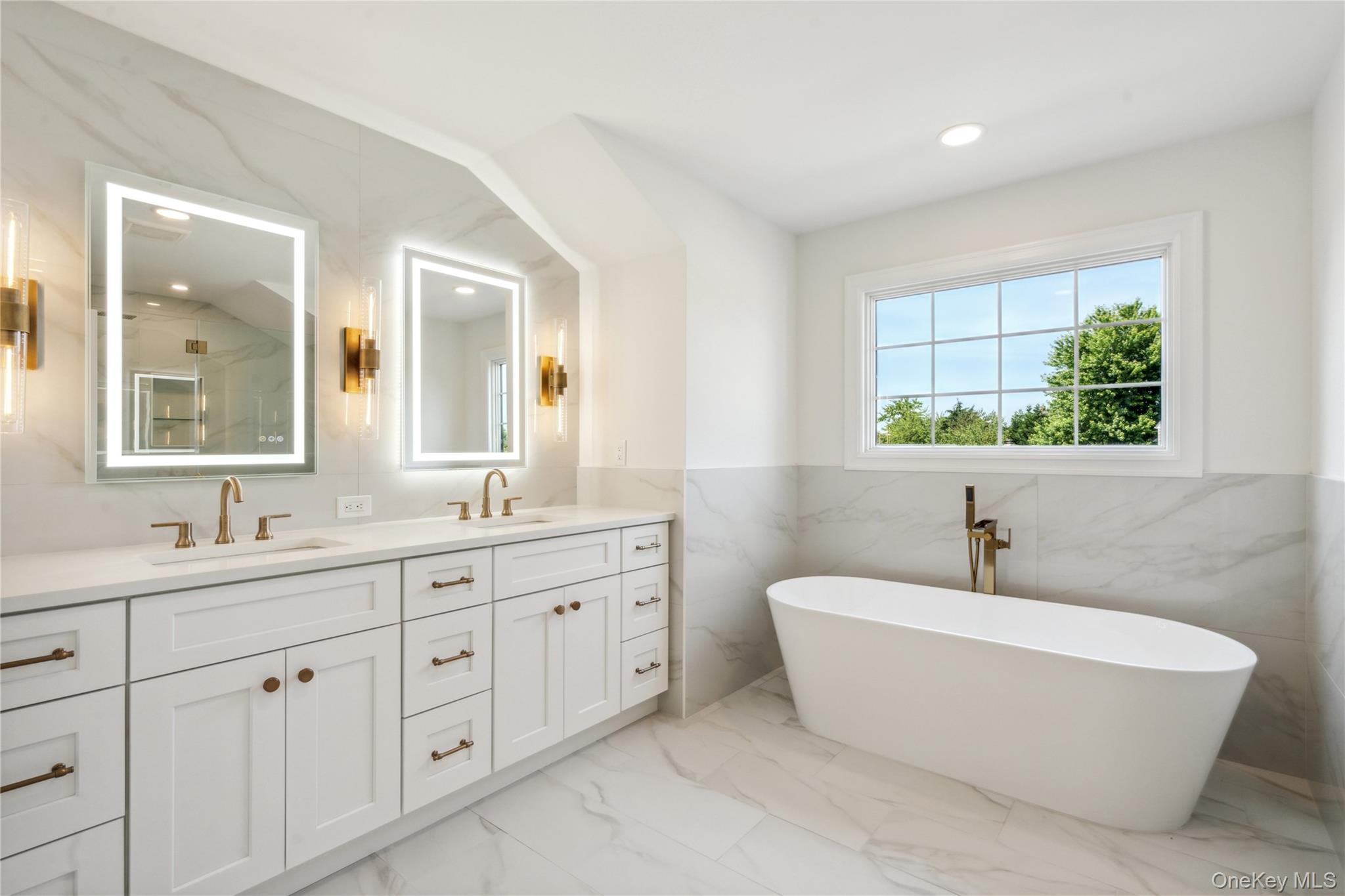 #15 photo, 27A Belmont Circle, Syosset , NY 11791