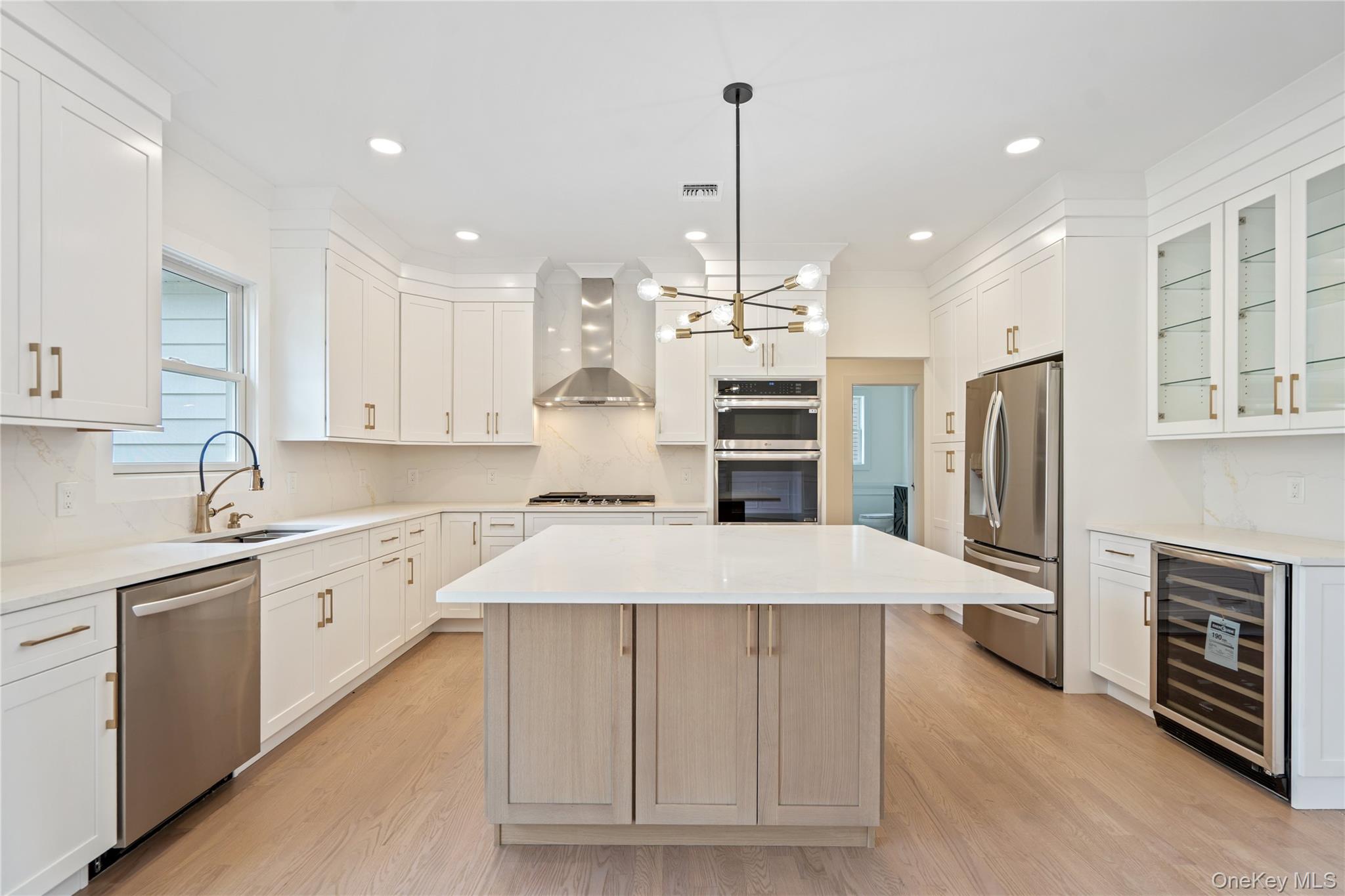 #7 photo, 27A Belmont Circle, Syosset , NY 11791