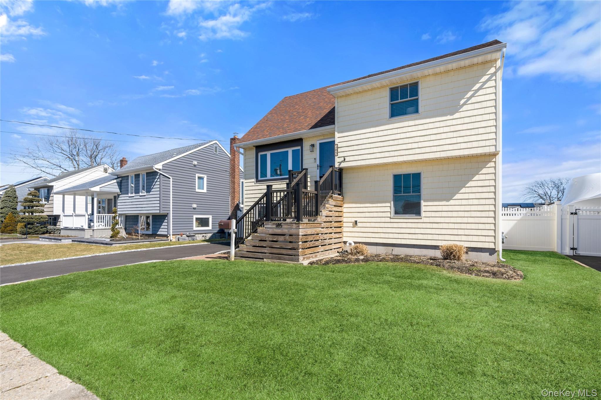 #2 photo, 185 East Drive, سوفولك Copiague , NY 11726