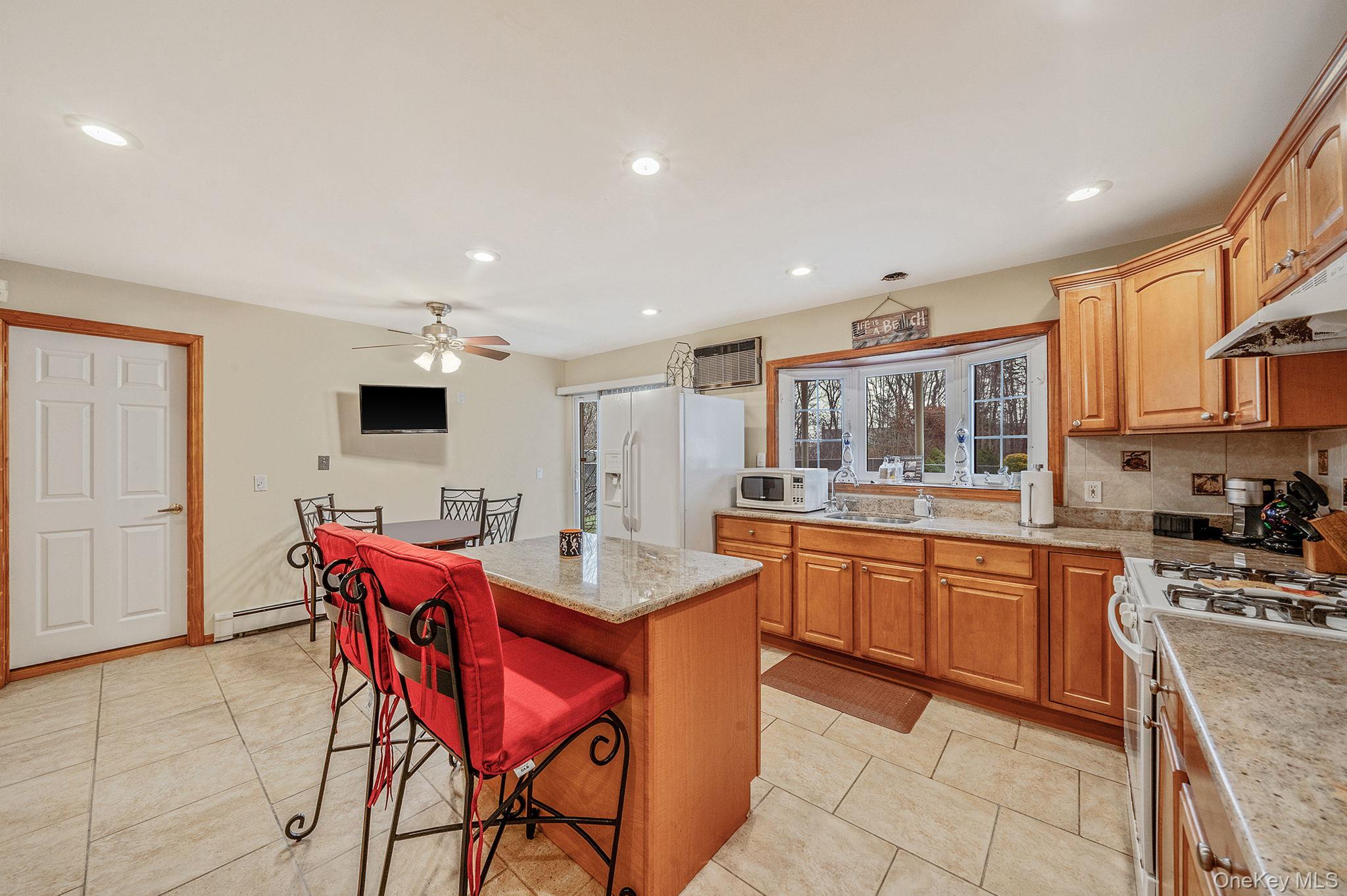 #12 photo, 818 Nicolls Road, سوفولك Deer Park , NY 11729