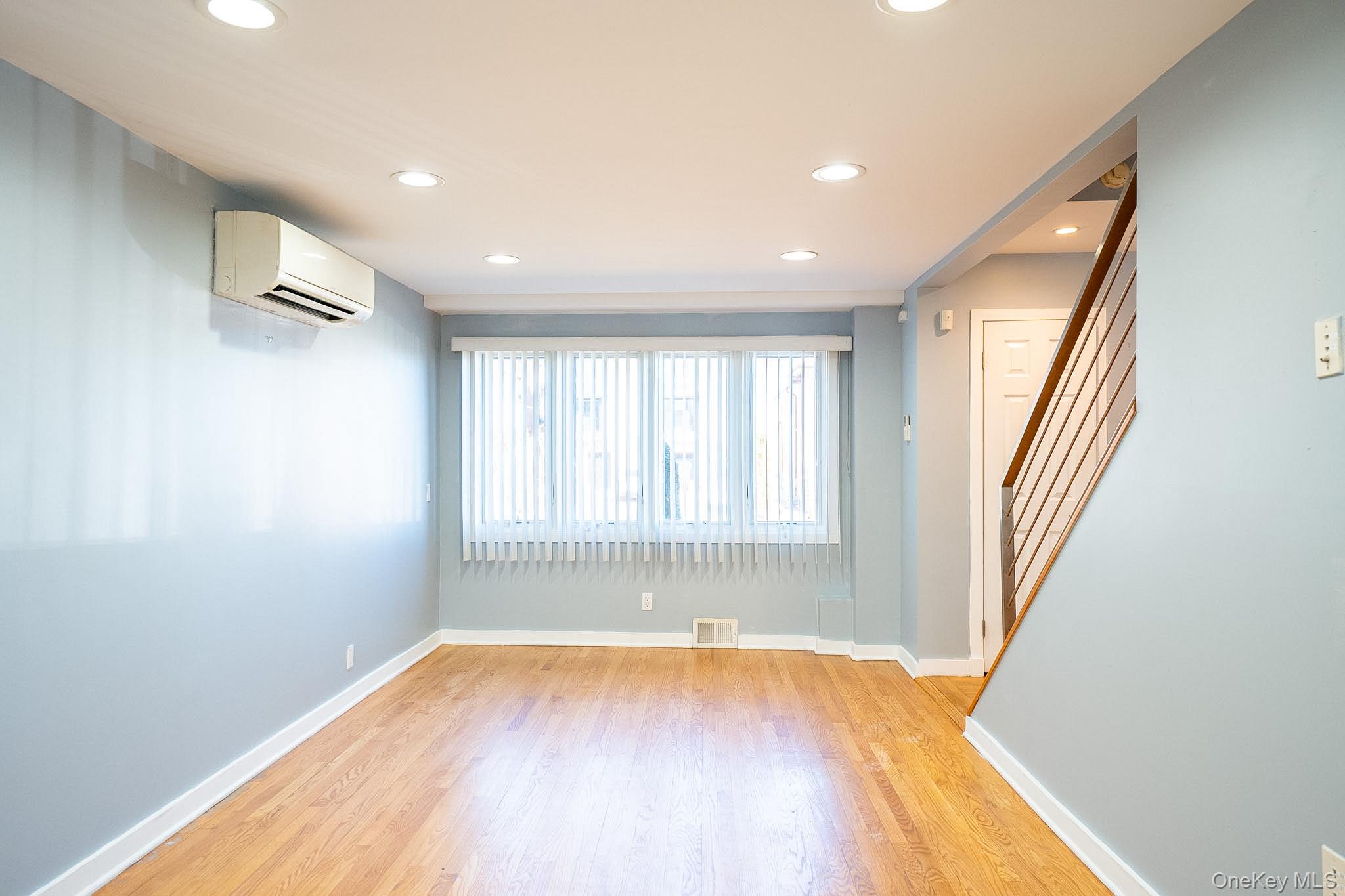 #5 photo, 14962 Powells Cove Boulevard, Whitestone , NY 11357