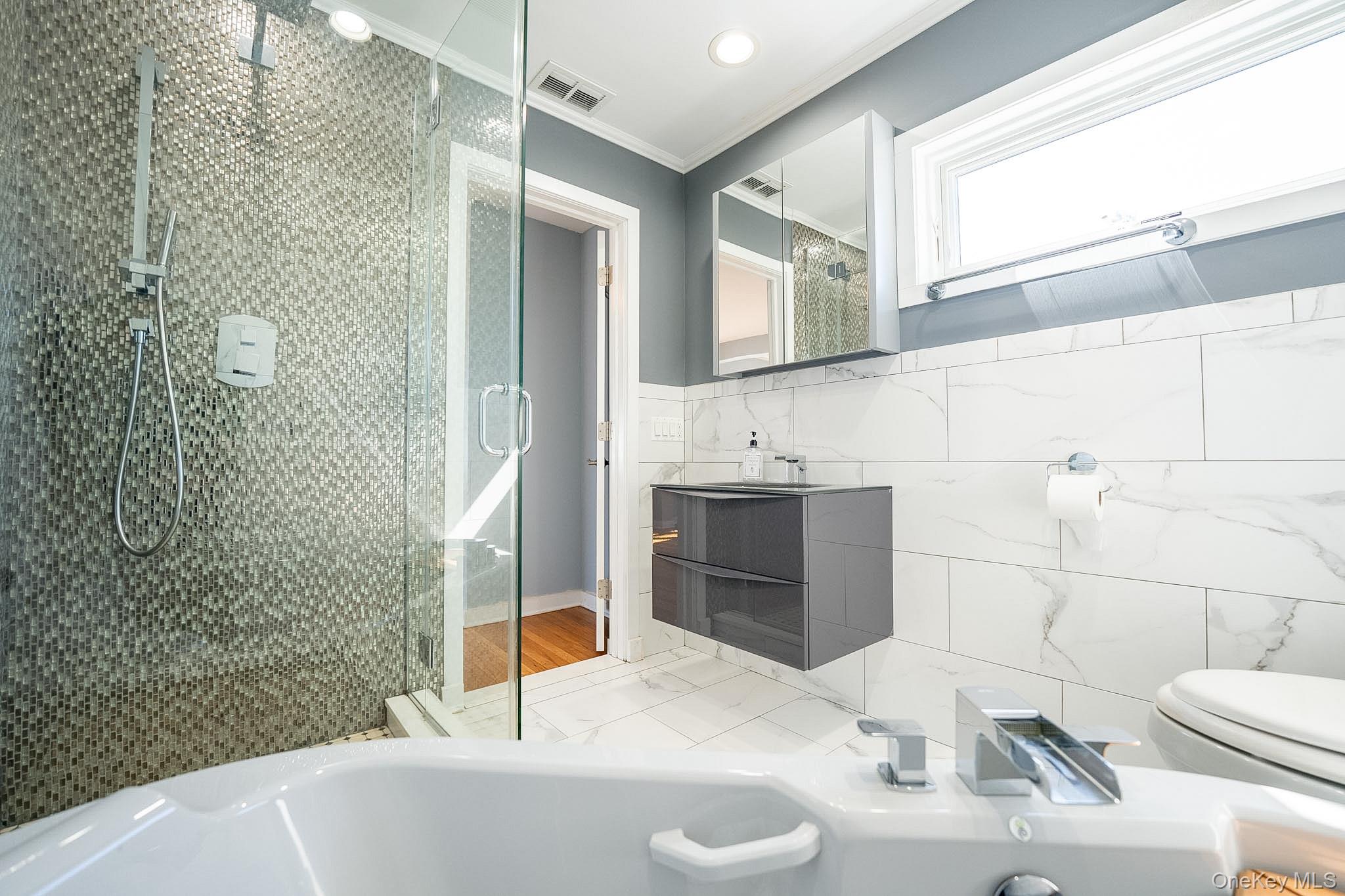 #9 photo, 14962 Powells Cove Boulevard, Whitestone , NY 11357