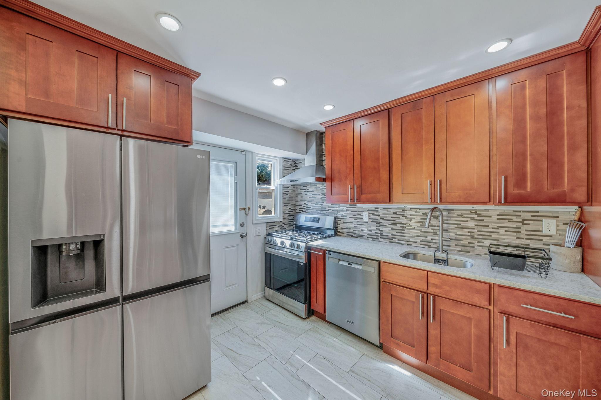 #8 photo, 1708 Francis Drive, מחוז נסאו East Meadow , NY 11554