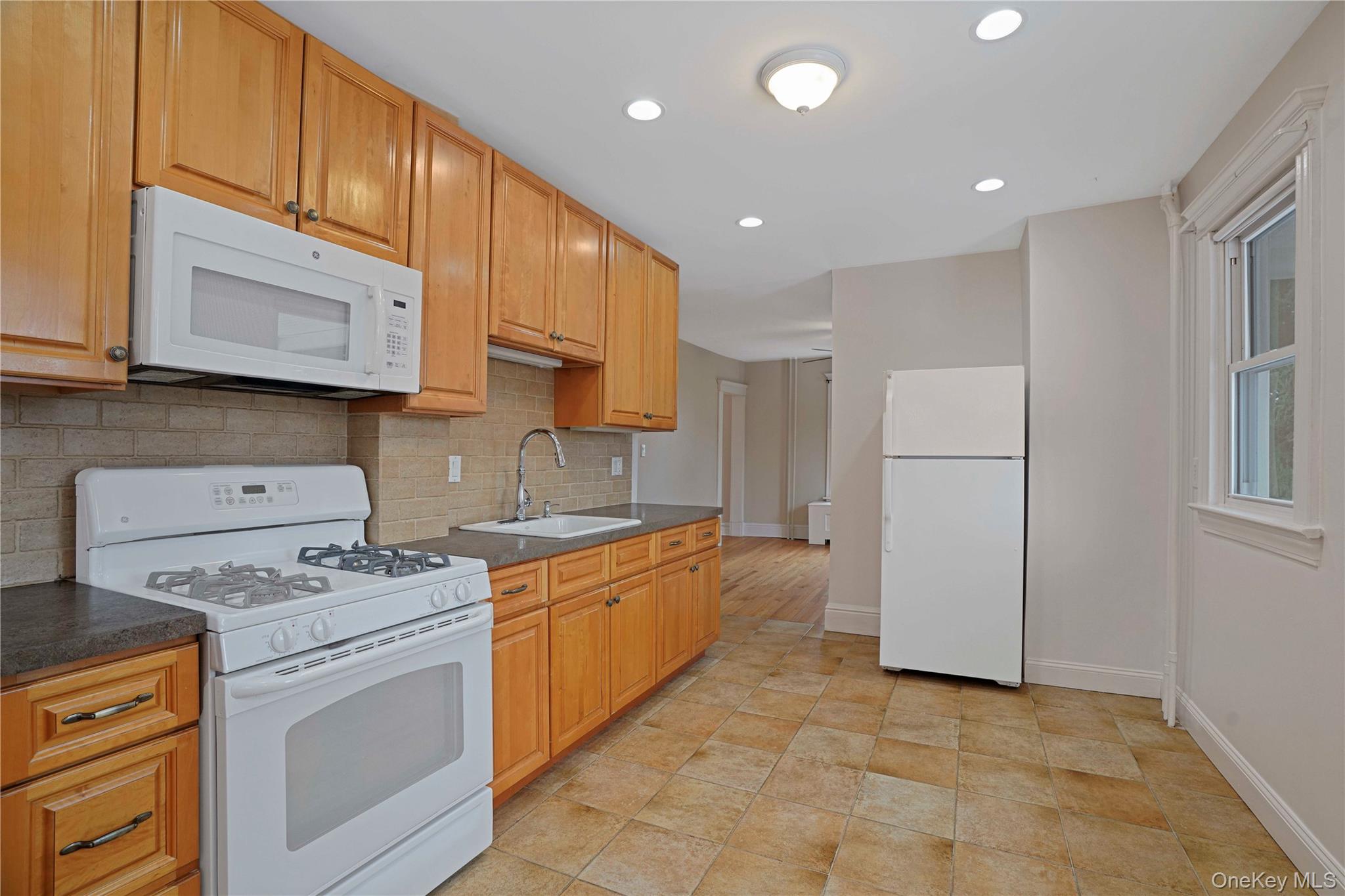 #11 photo, 206 New Broadway, Hastings-on-Hudson , NY 10706