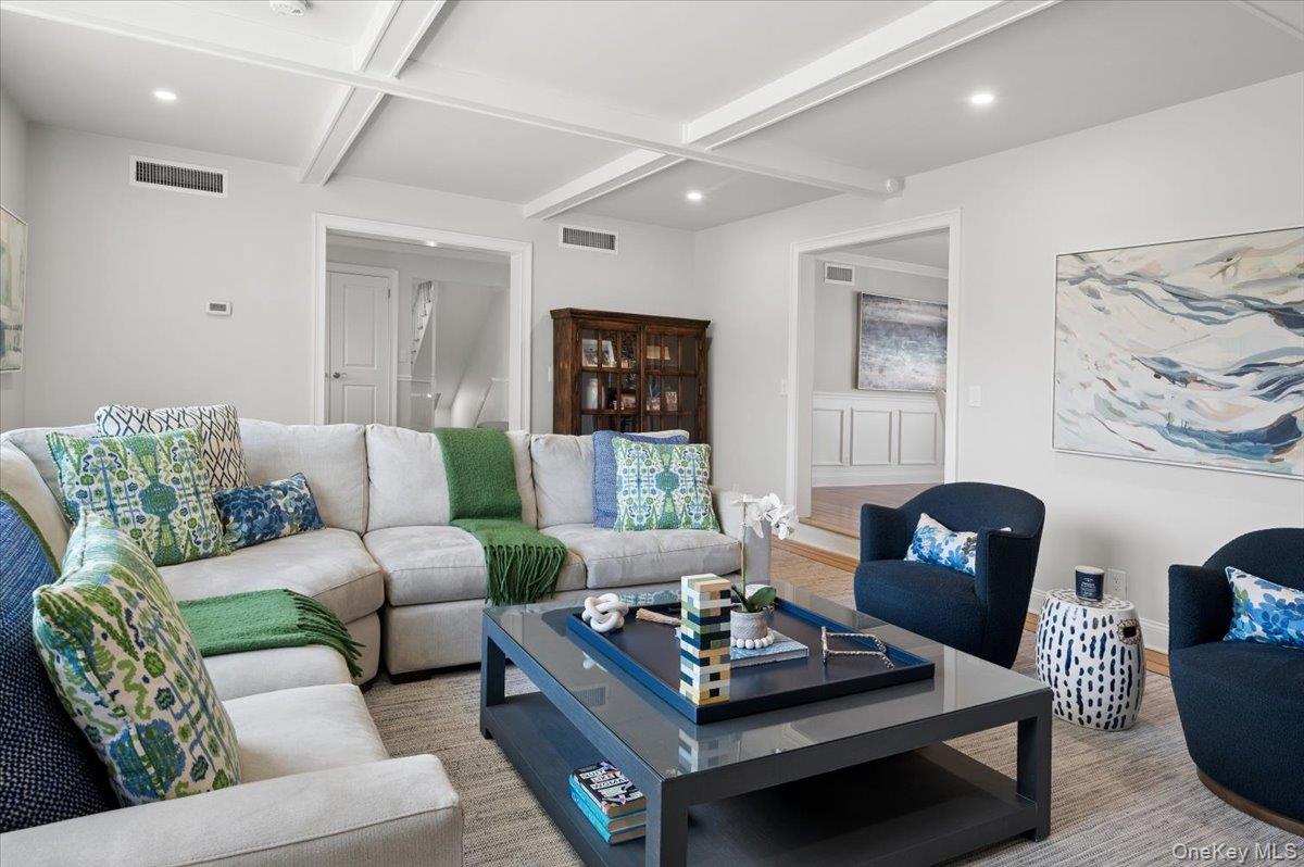 #11 photo, 31 Priory Lane, Pelham , NY 10803