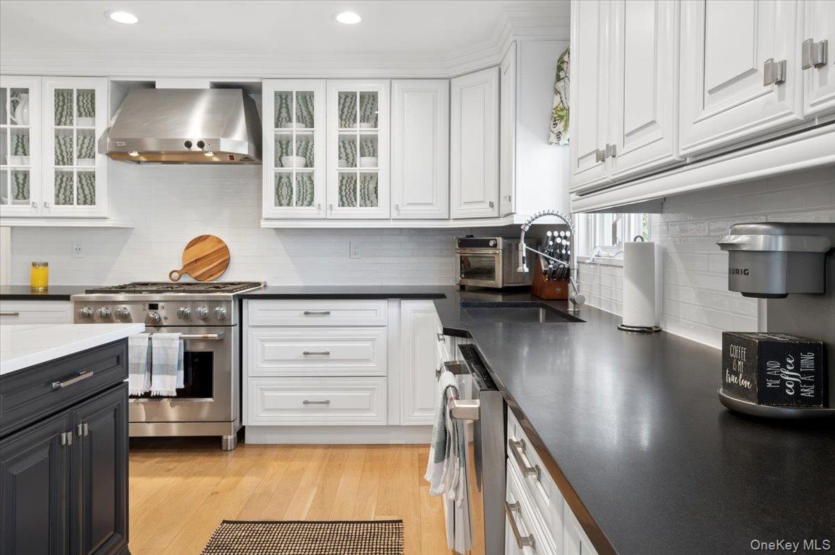 #15 photo, 31 Priory Lane, Pelham , NY 10803