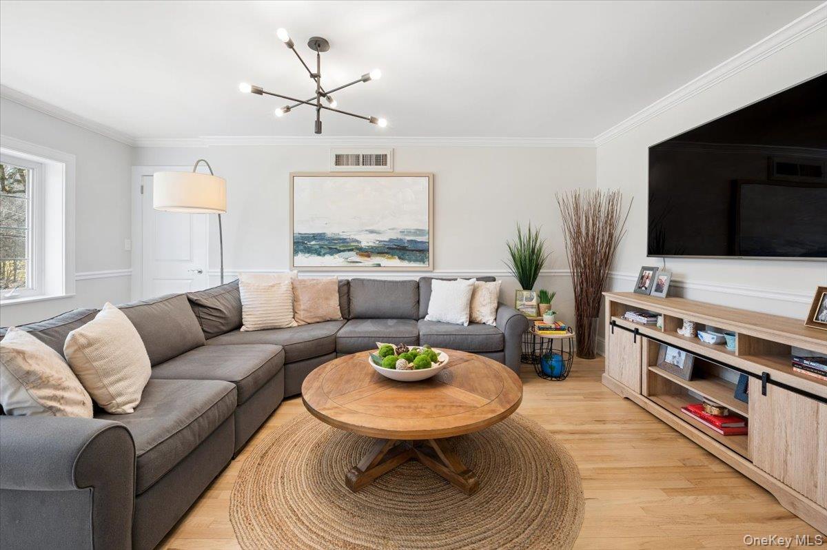 #19 photo, 31 Priory Lane, Pelham , NY 10803