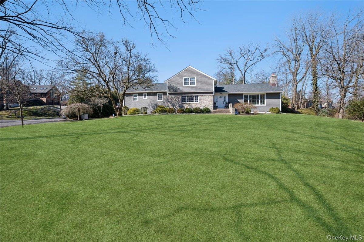 #3 photo, 31 Priory Lane, Pelham , NY 10803