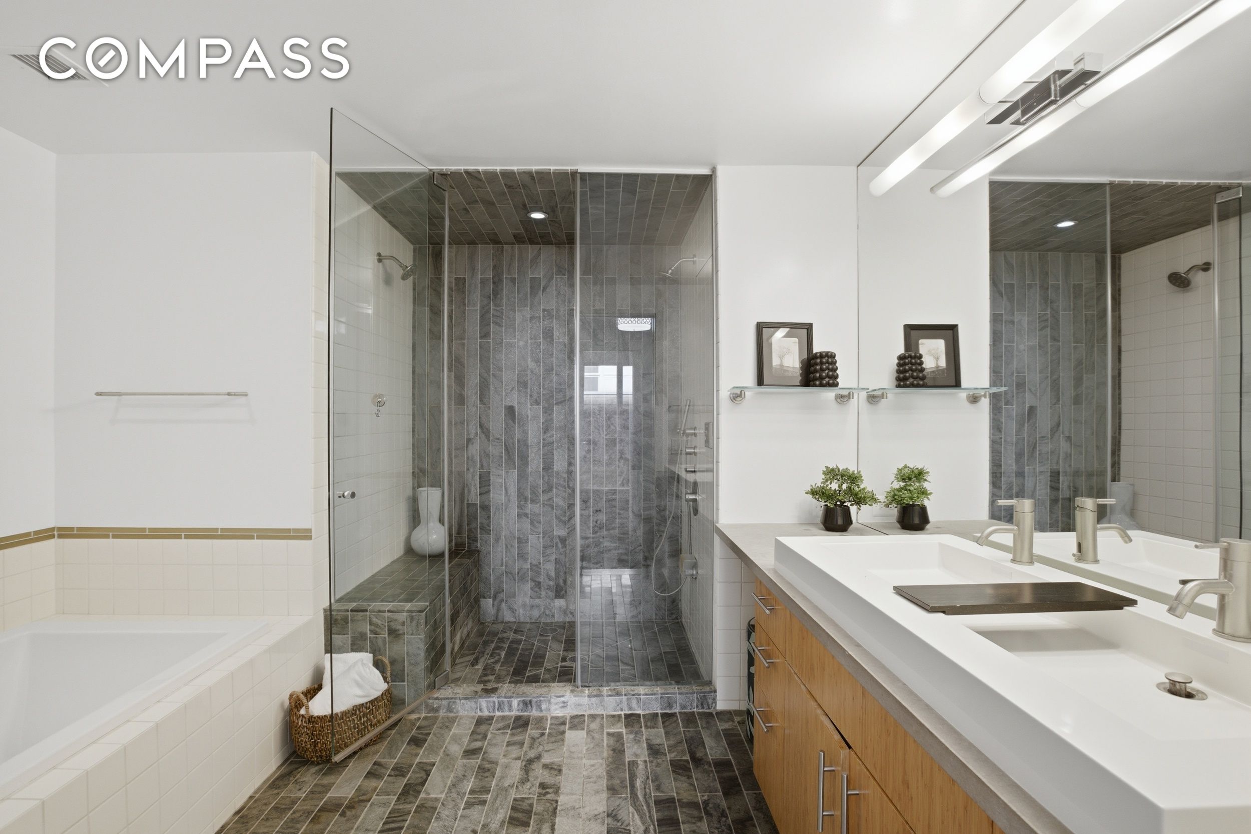 #15 photo, 135 W 4th Street, Greenwich Village , NY 10012