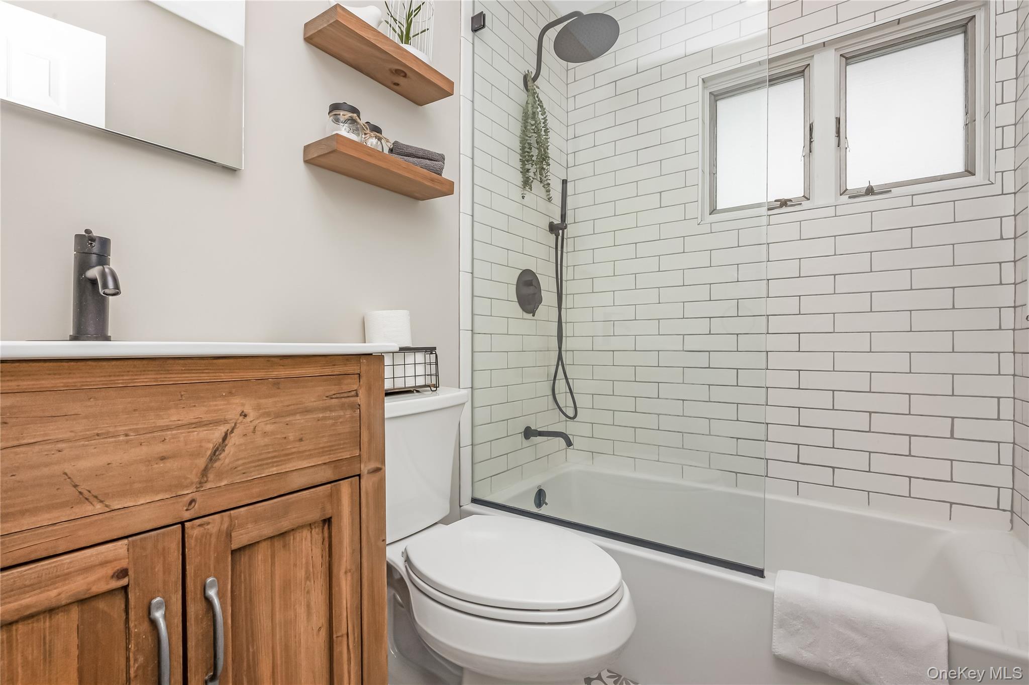 #11 photo, 2477 Freeport Street, 롱 아일랜드 Wantagh , NY 11793