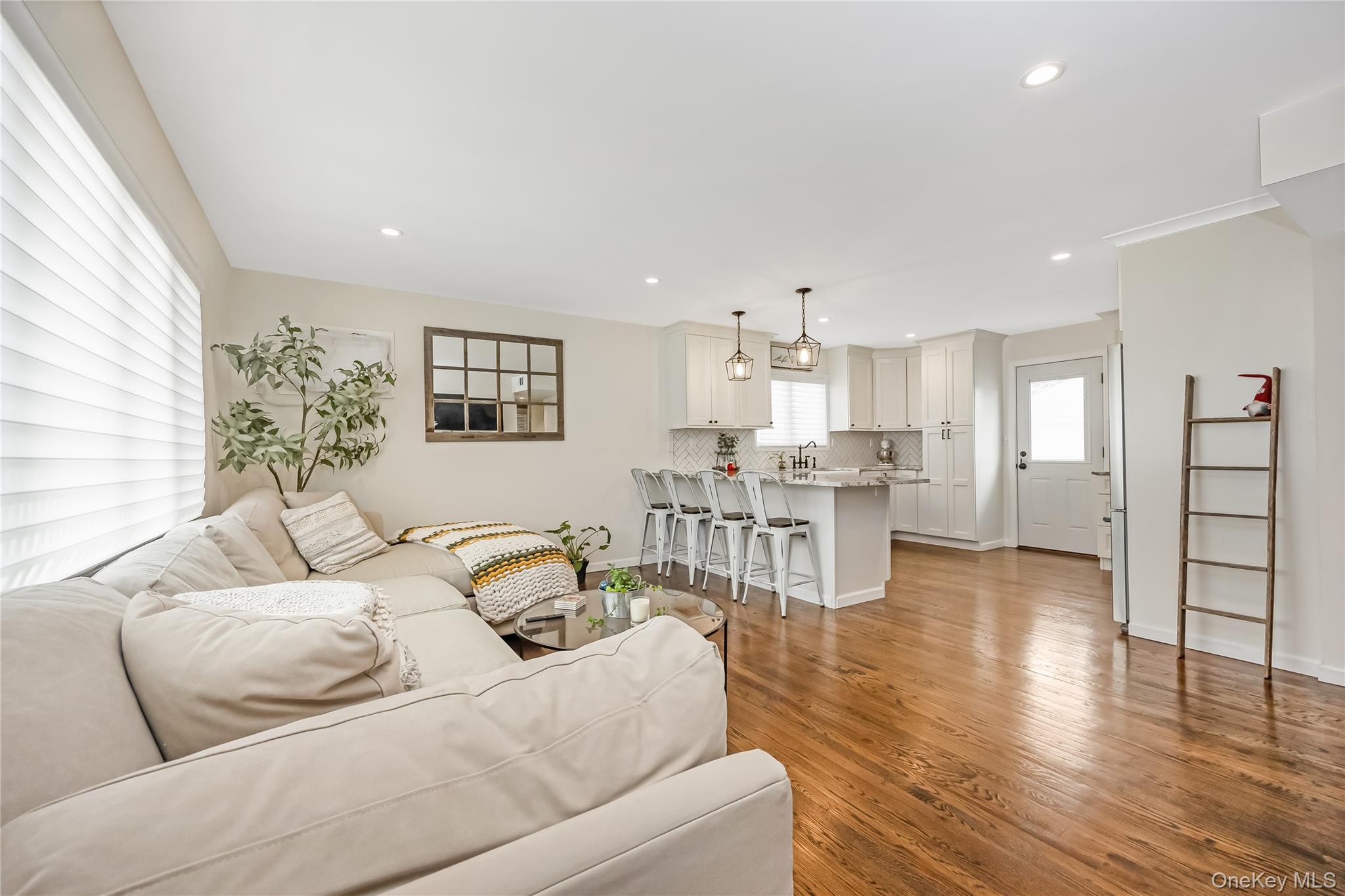 #4 photo, 2477 Freeport Street, 롱 아일랜드 Wantagh , NY 11793