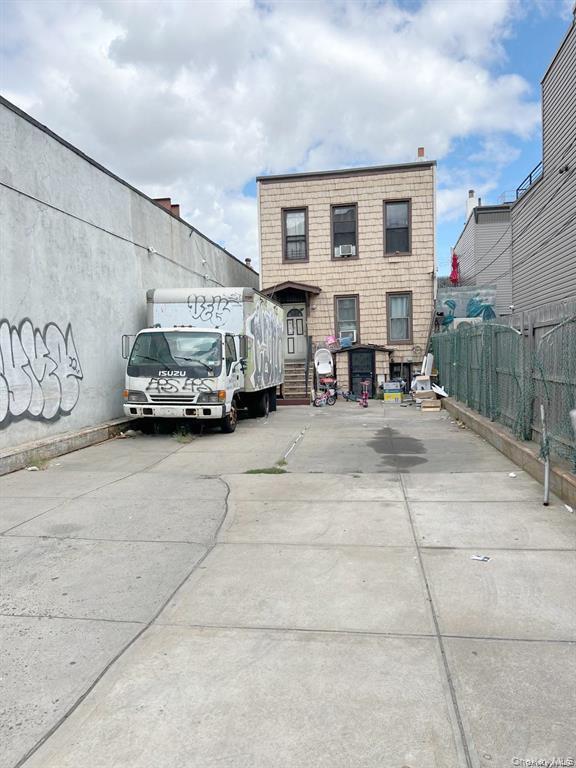 #6 photo, 122 Kingsland Avenue, Brooklyn , NY 11222