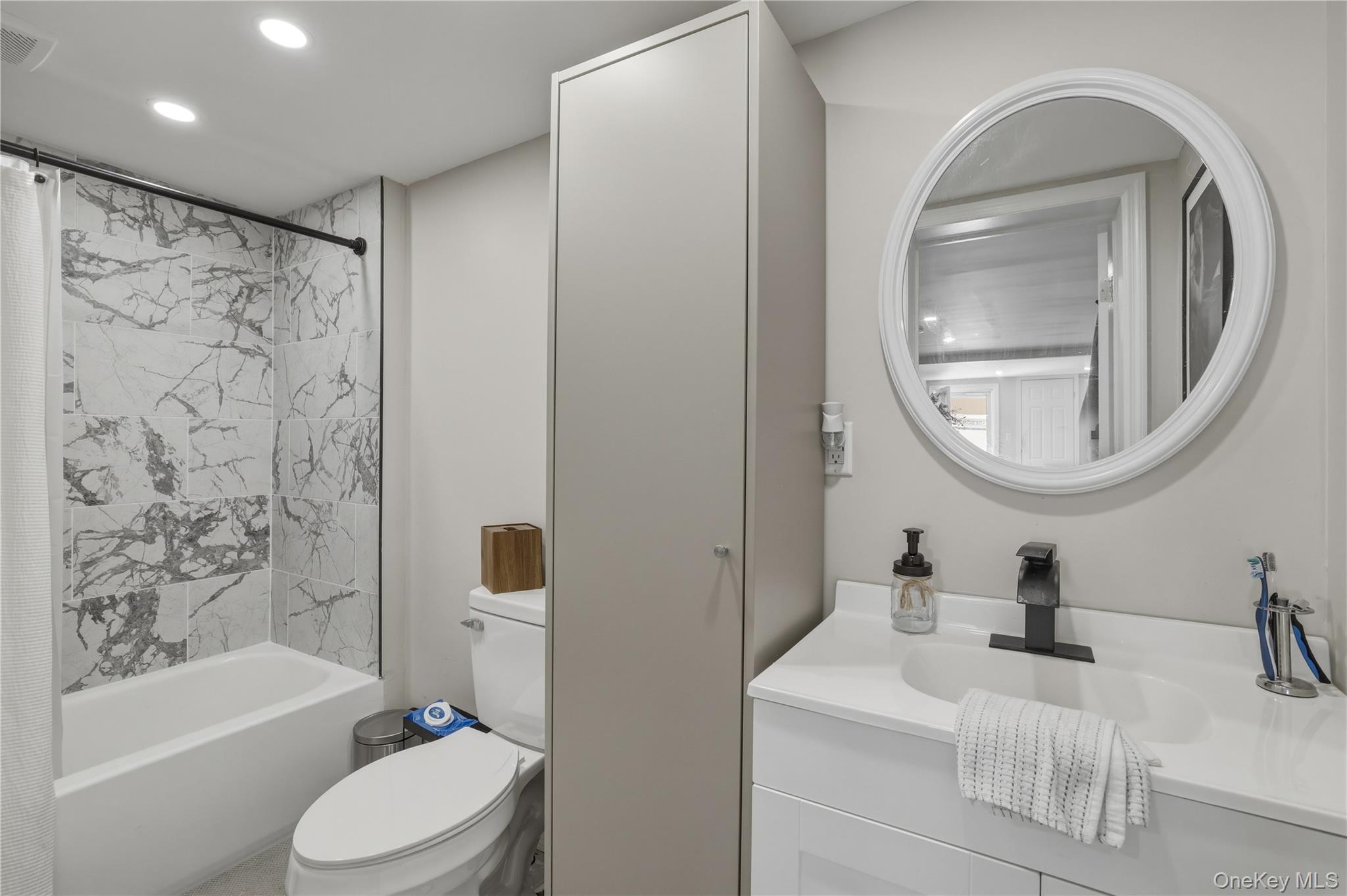 #13 photo, 150 N Delaware Avenue, Lindenhurst , NY 11757