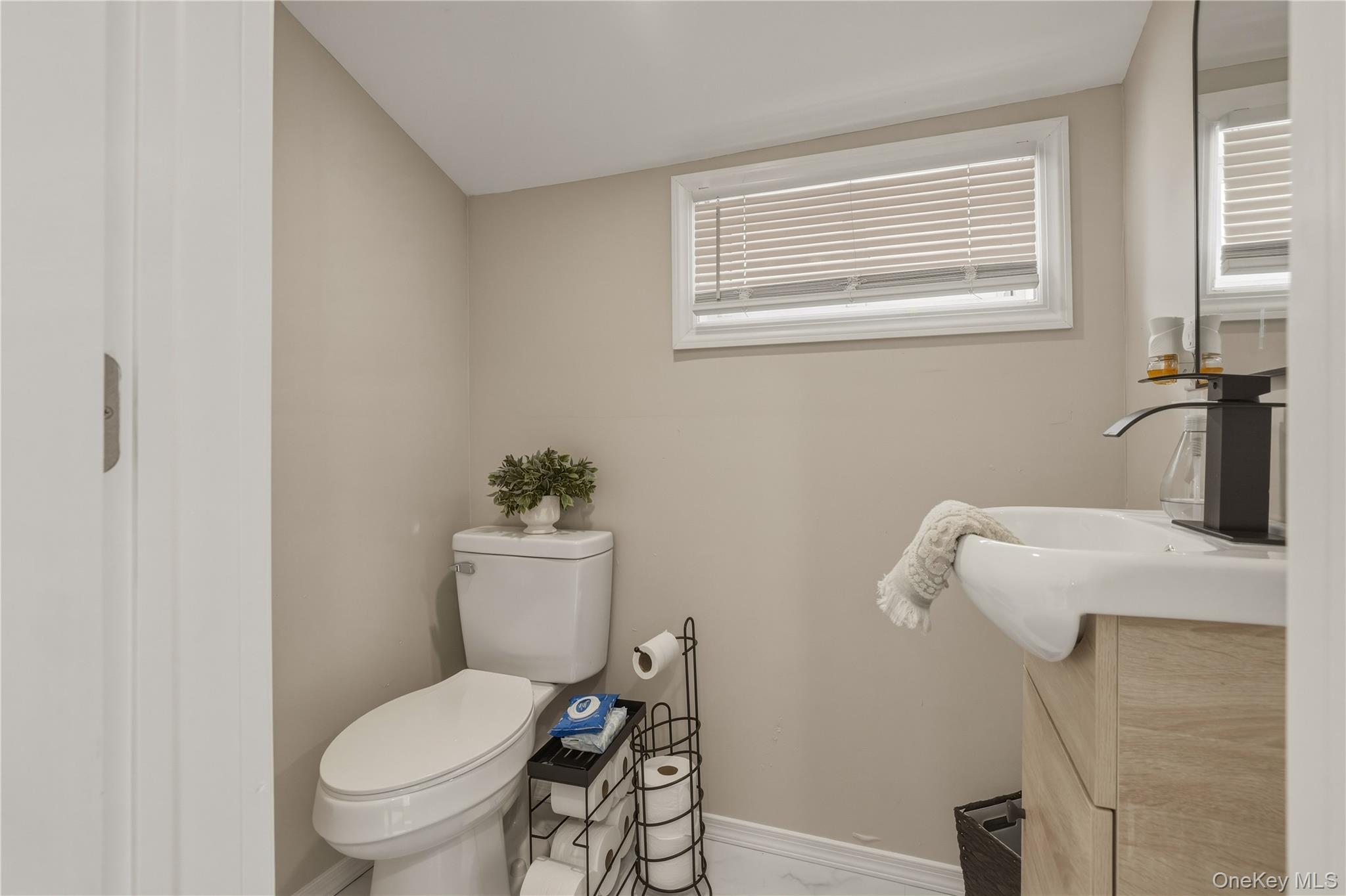 #15 photo, 150 N Delaware Avenue, Lindenhurst , NY 11757