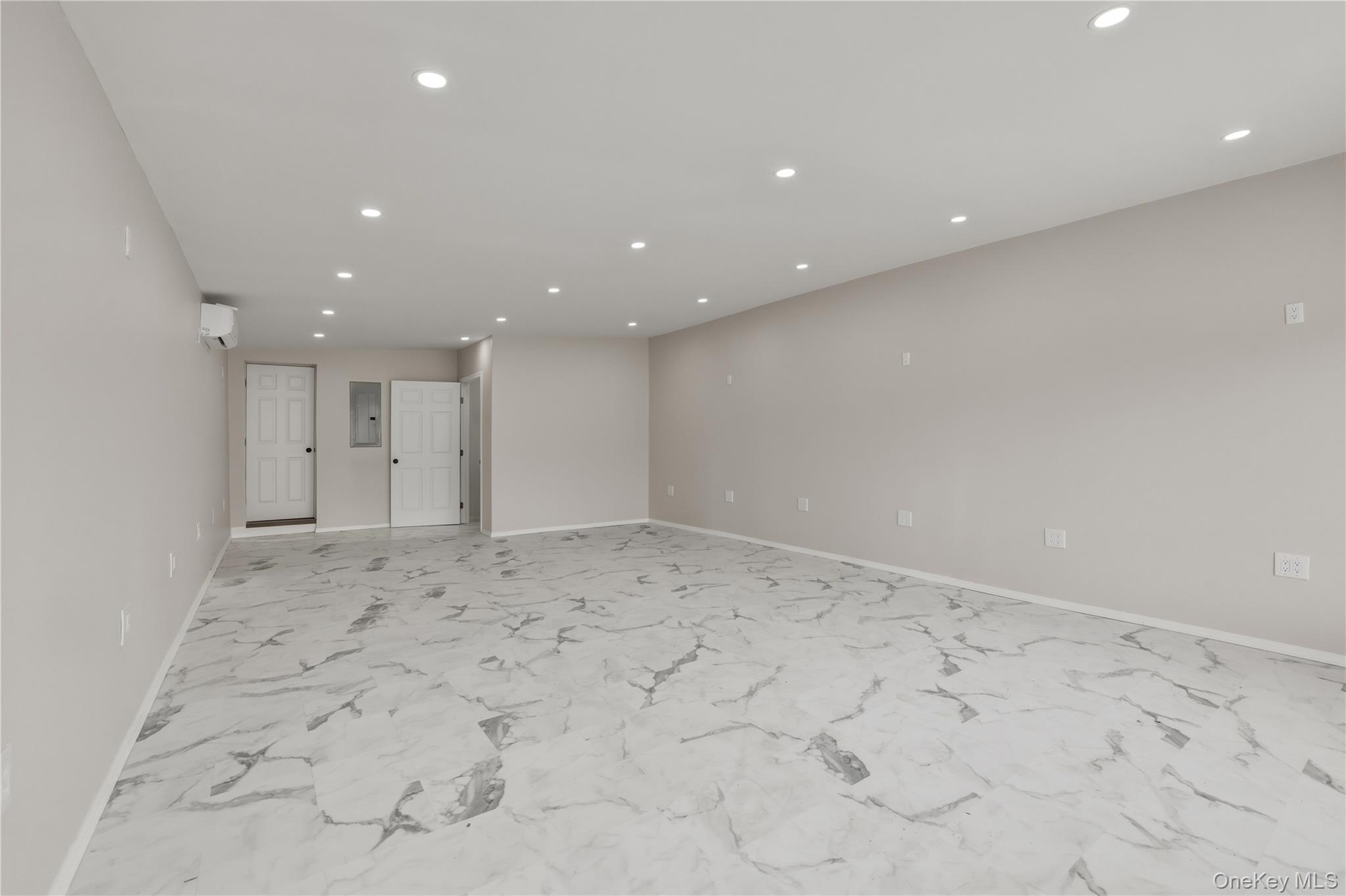 #16 photo, 150 N Delaware Avenue, Lindenhurst , NY 11757