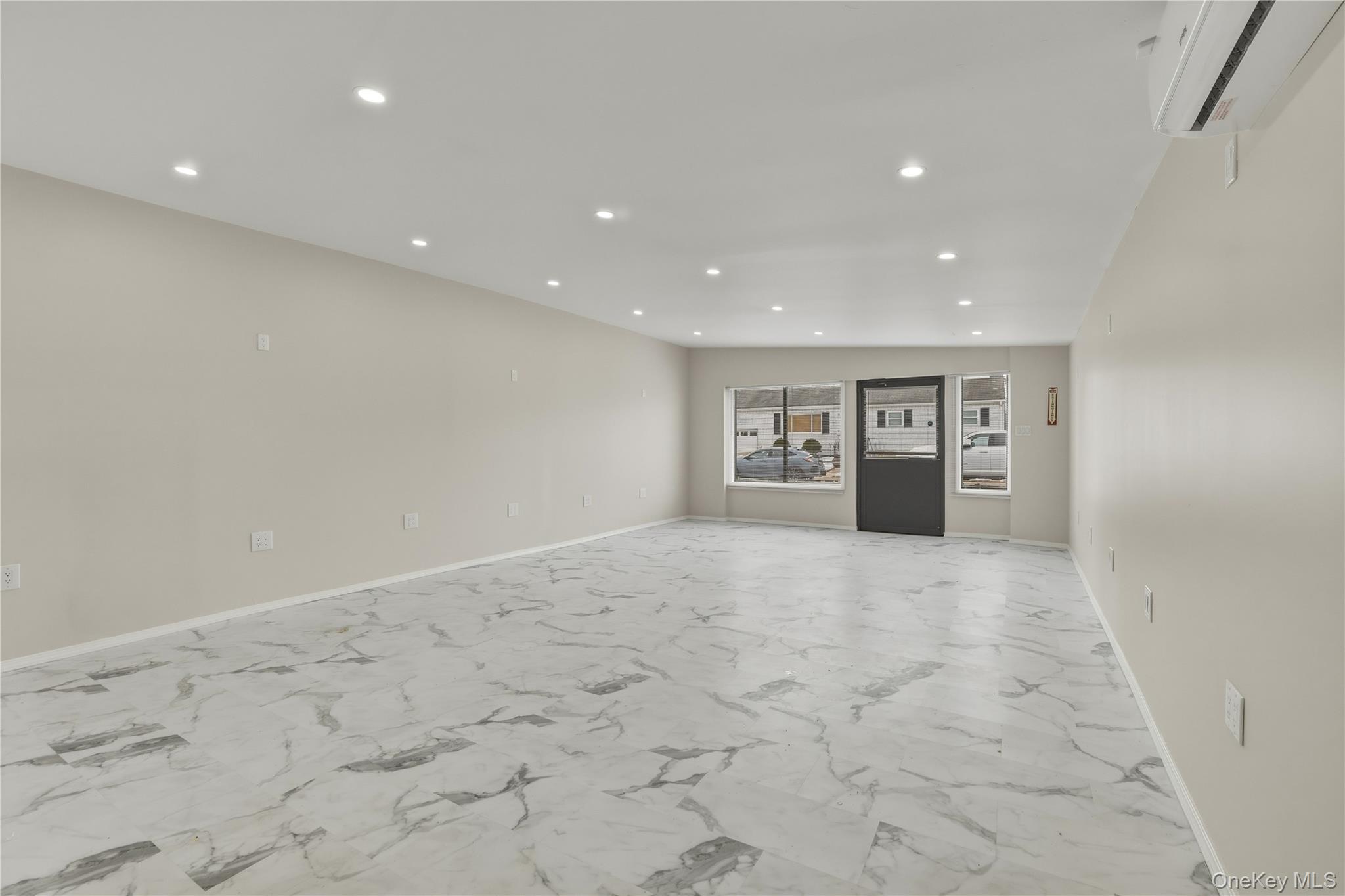 #17 photo, 150 N Delaware Avenue, Lindenhurst , NY 11757