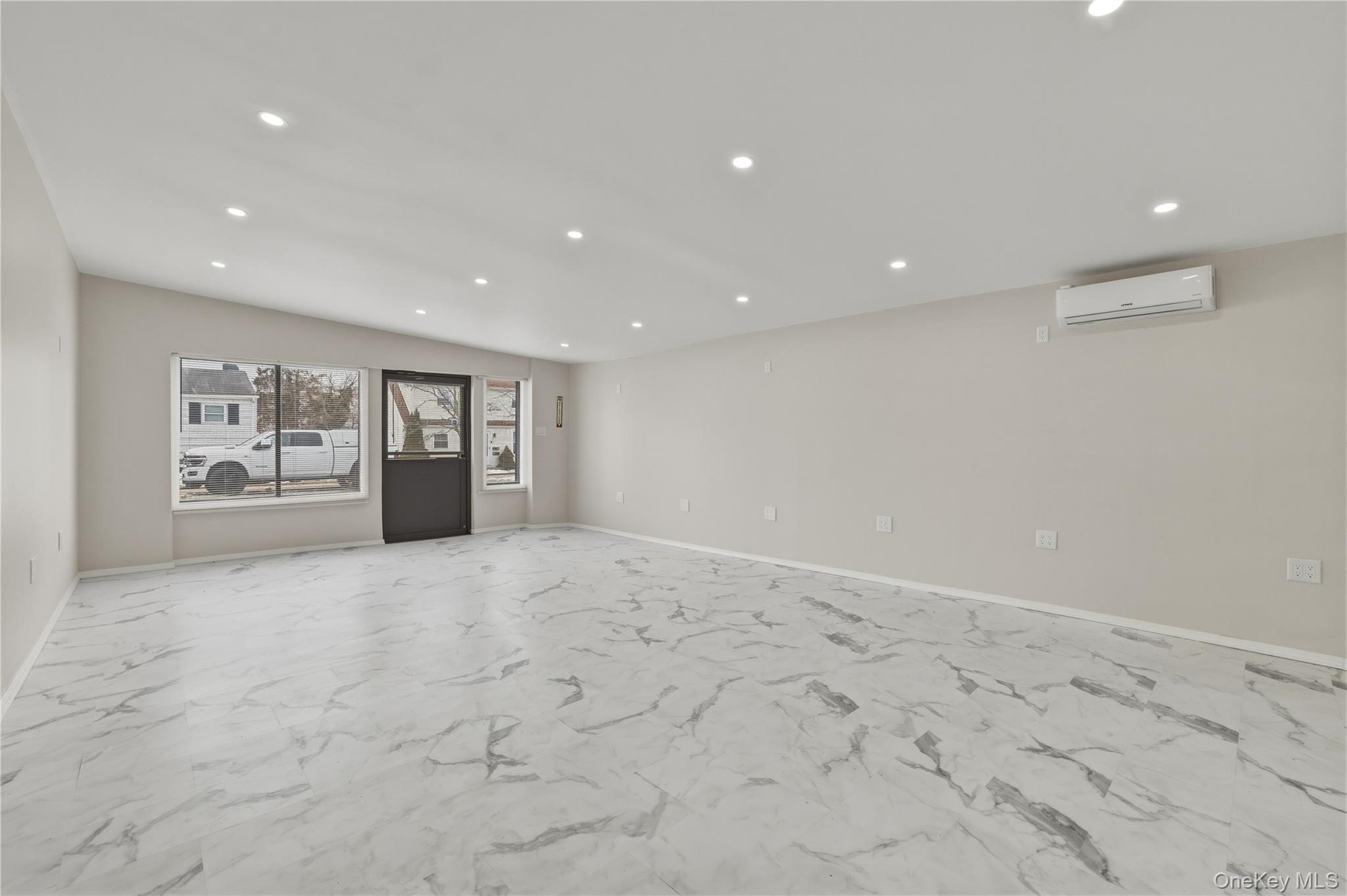 #18 photo, 150 N Delaware Avenue, Lindenhurst , NY 11757