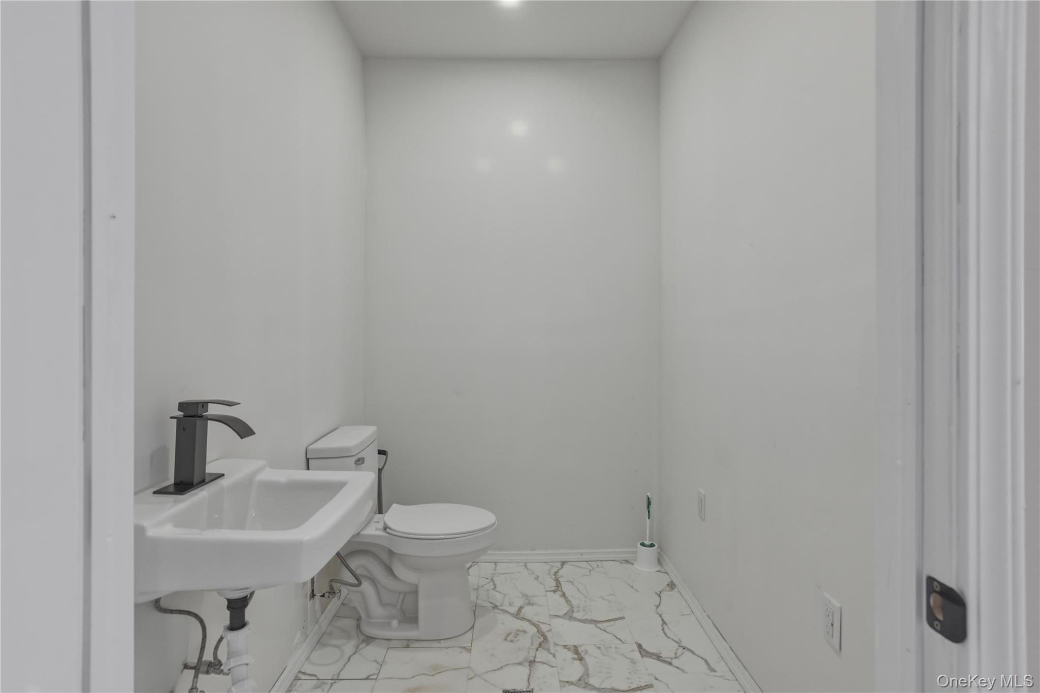 #19 photo, 150 N Delaware Avenue, Lindenhurst , NY 11757