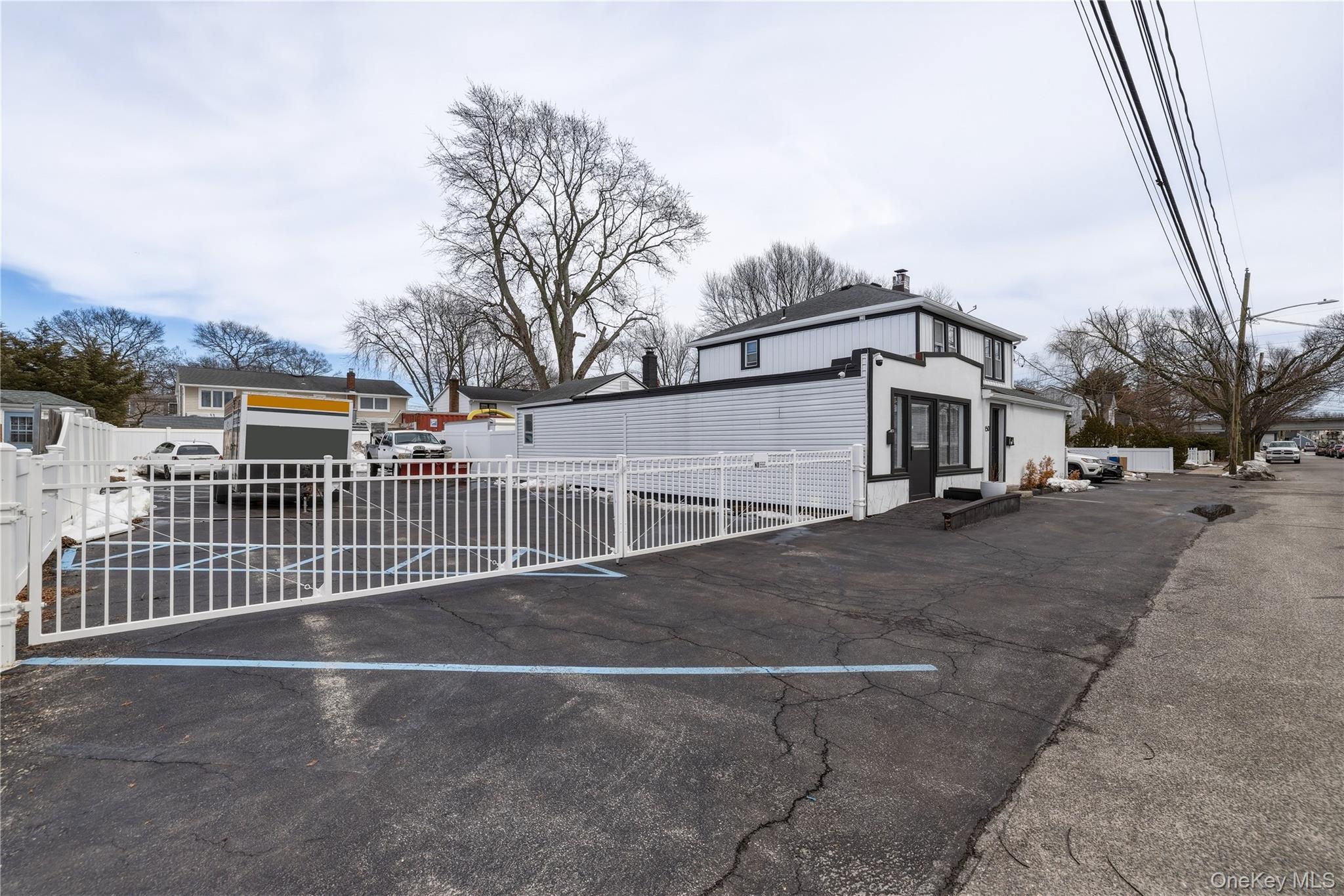 #4 photo, 150 N Delaware Avenue, Lindenhurst , NY 11757