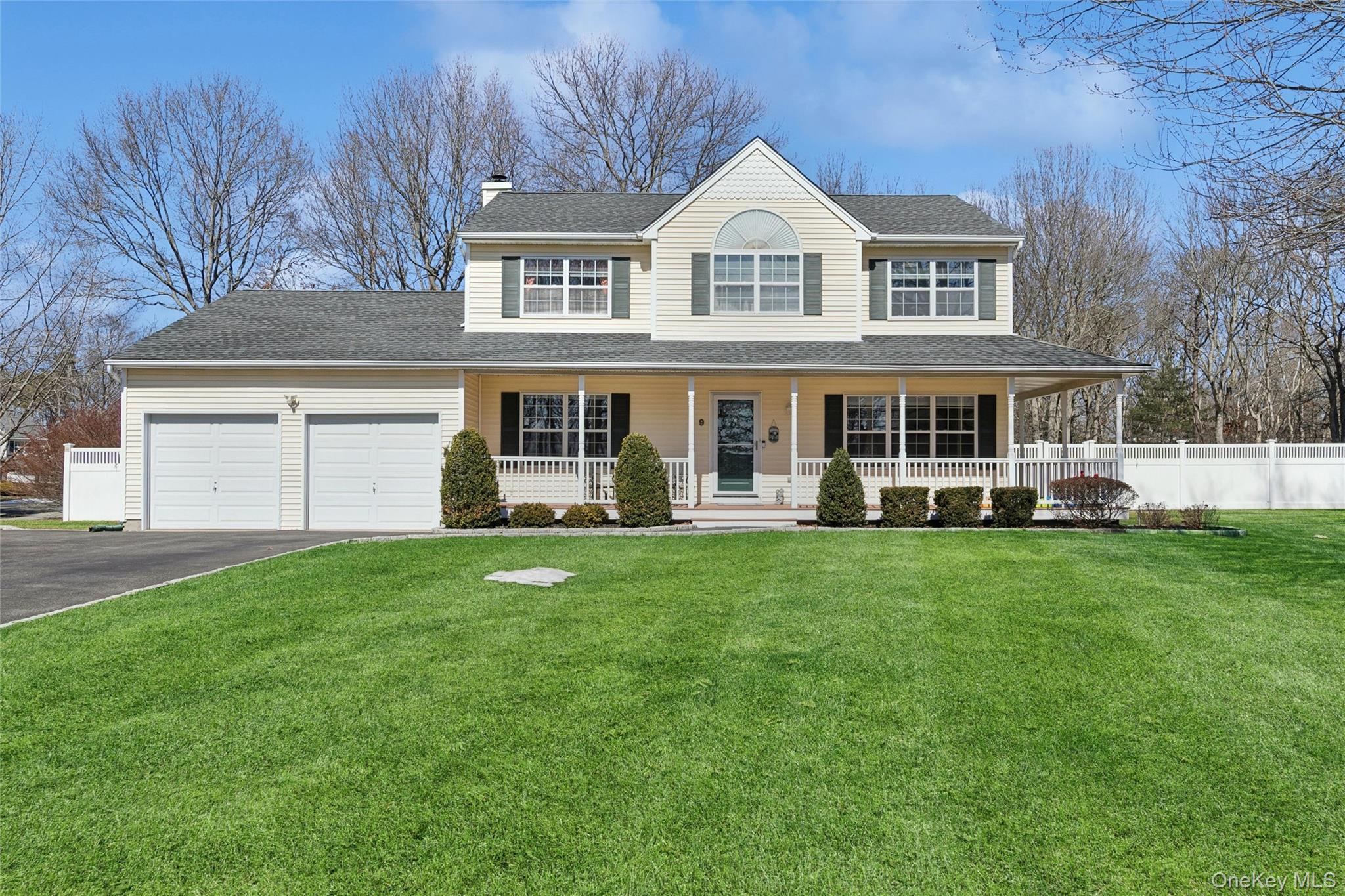 #1 photo, 9 Village Drive, Саффолк ‖ Medford , NY 11763