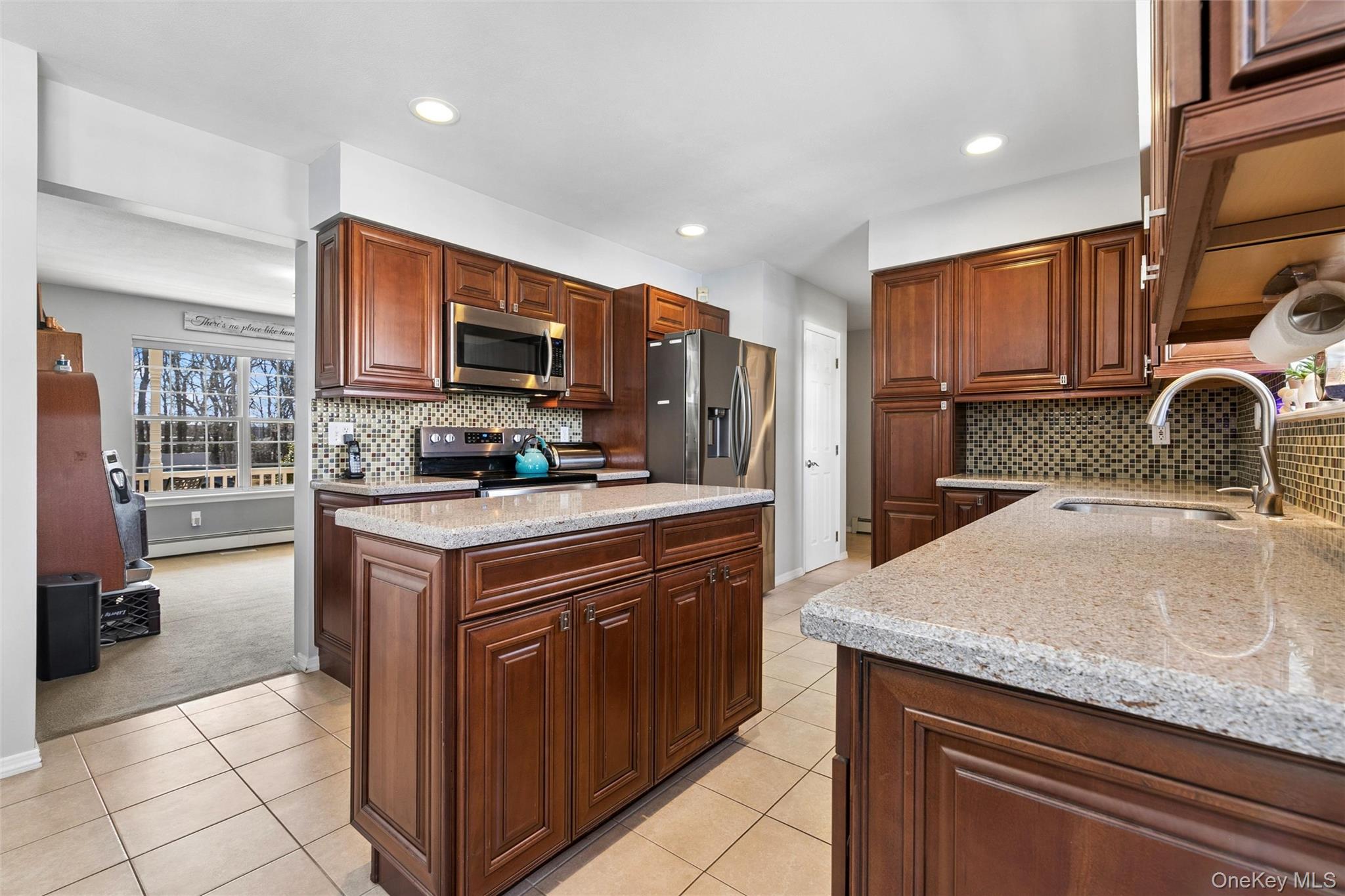 #13 photo, 9 Village Drive, Саффолк ‖ Medford , NY 11763