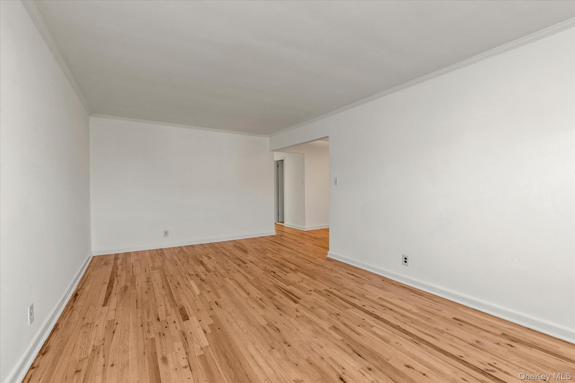 #11 photo, 210-08 41St Avenue, كوينز Bayside , NY 11361