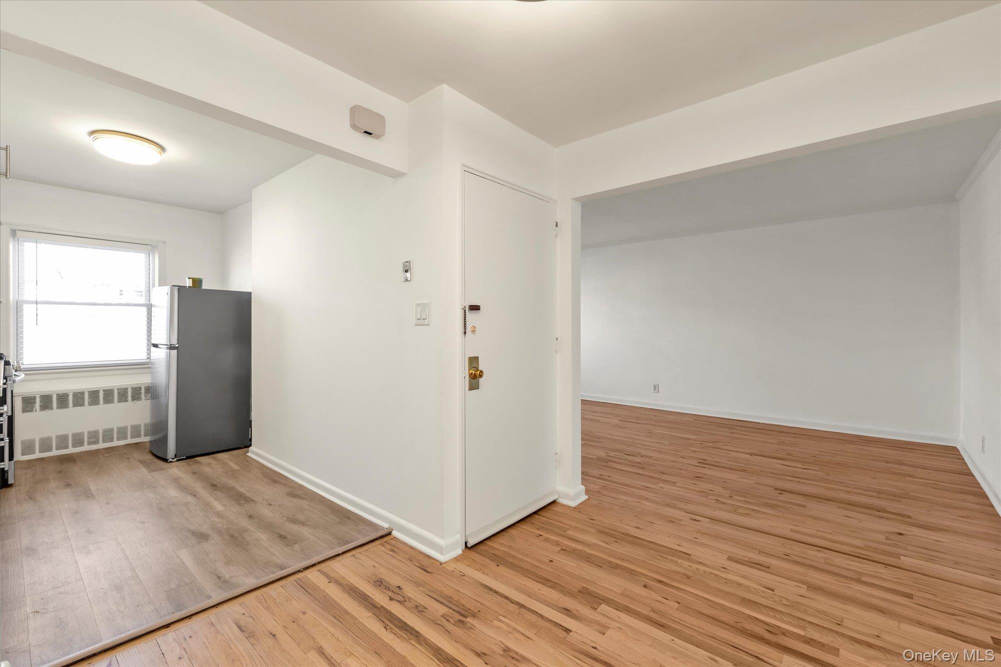 #12 photo, 210-08 41St Avenue, كوينز Bayside , NY 11361