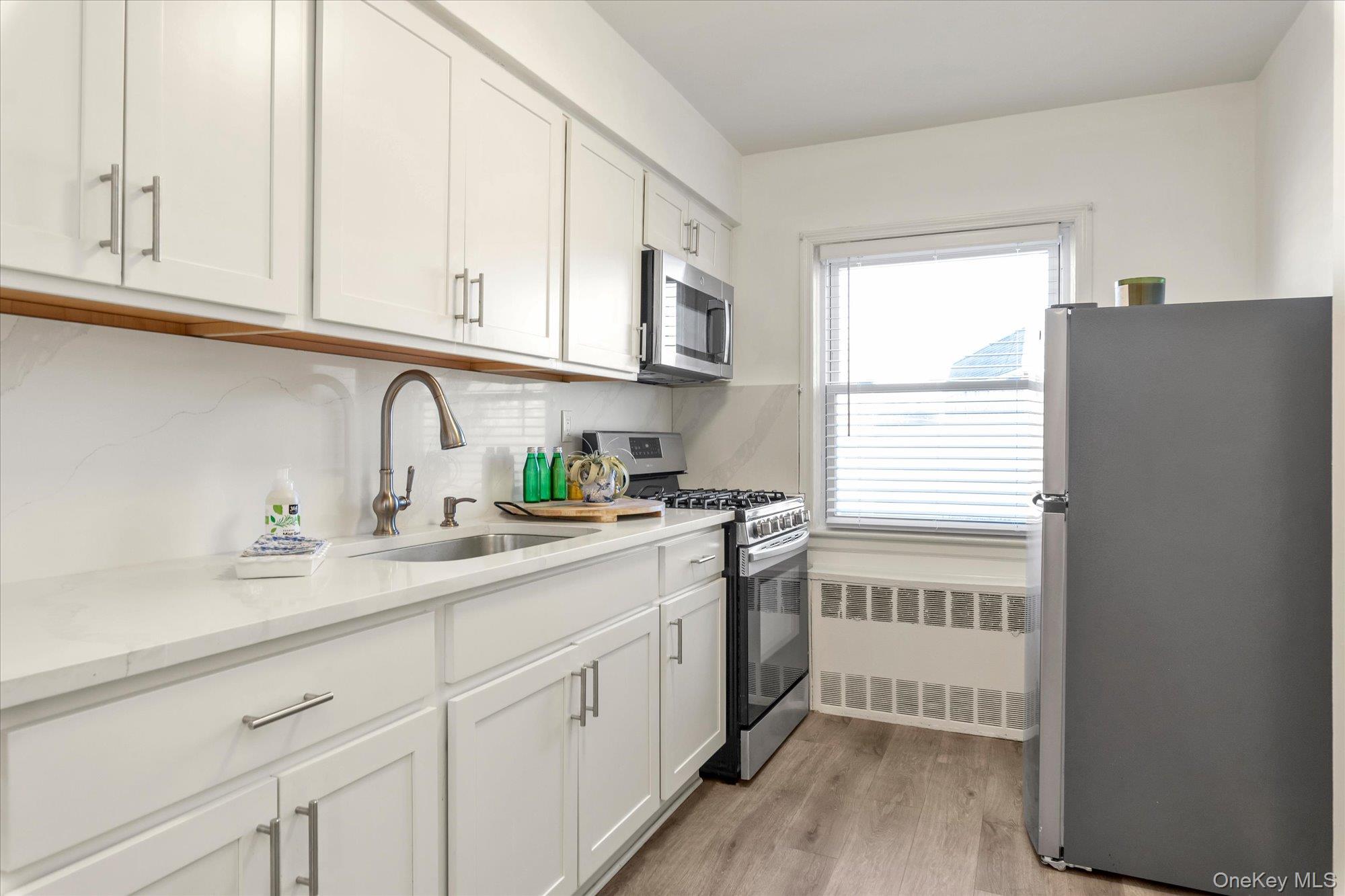 #14 photo, 210-08 41St Avenue, كوينز Bayside , NY 11361