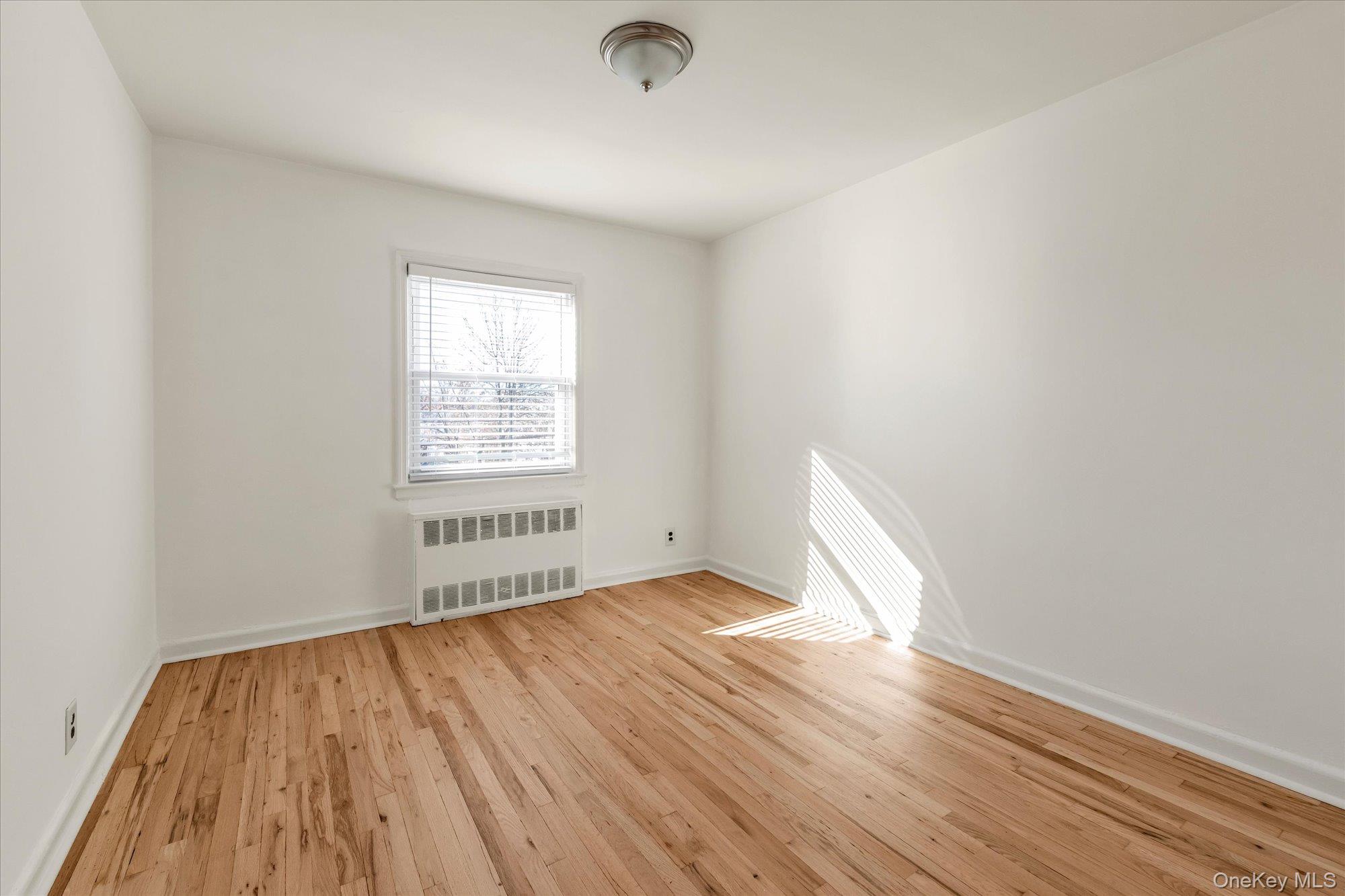 #16 photo, 210-08 41St Avenue, كوينز Bayside , NY 11361