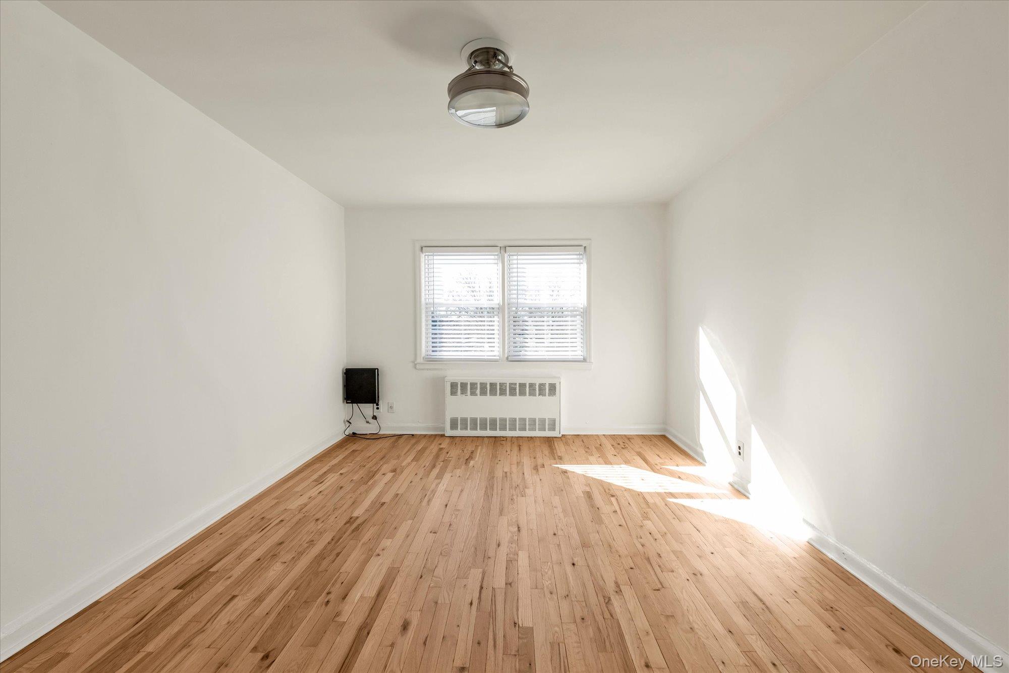 #17 photo, 210-08 41St Avenue, كوينز Bayside , NY 11361