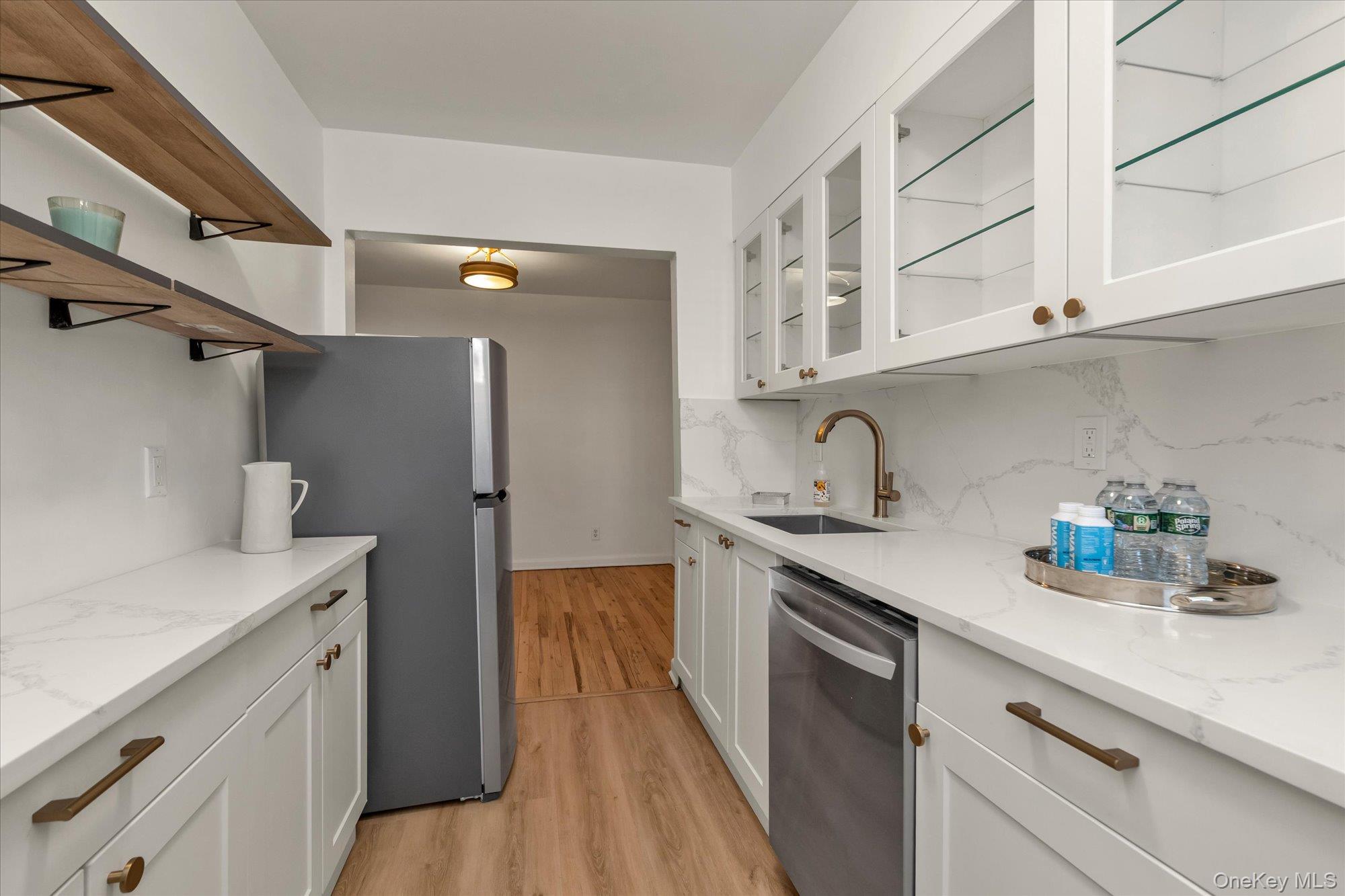 #3 photo, 210-08 41St Avenue, كوينز Bayside , NY 11361