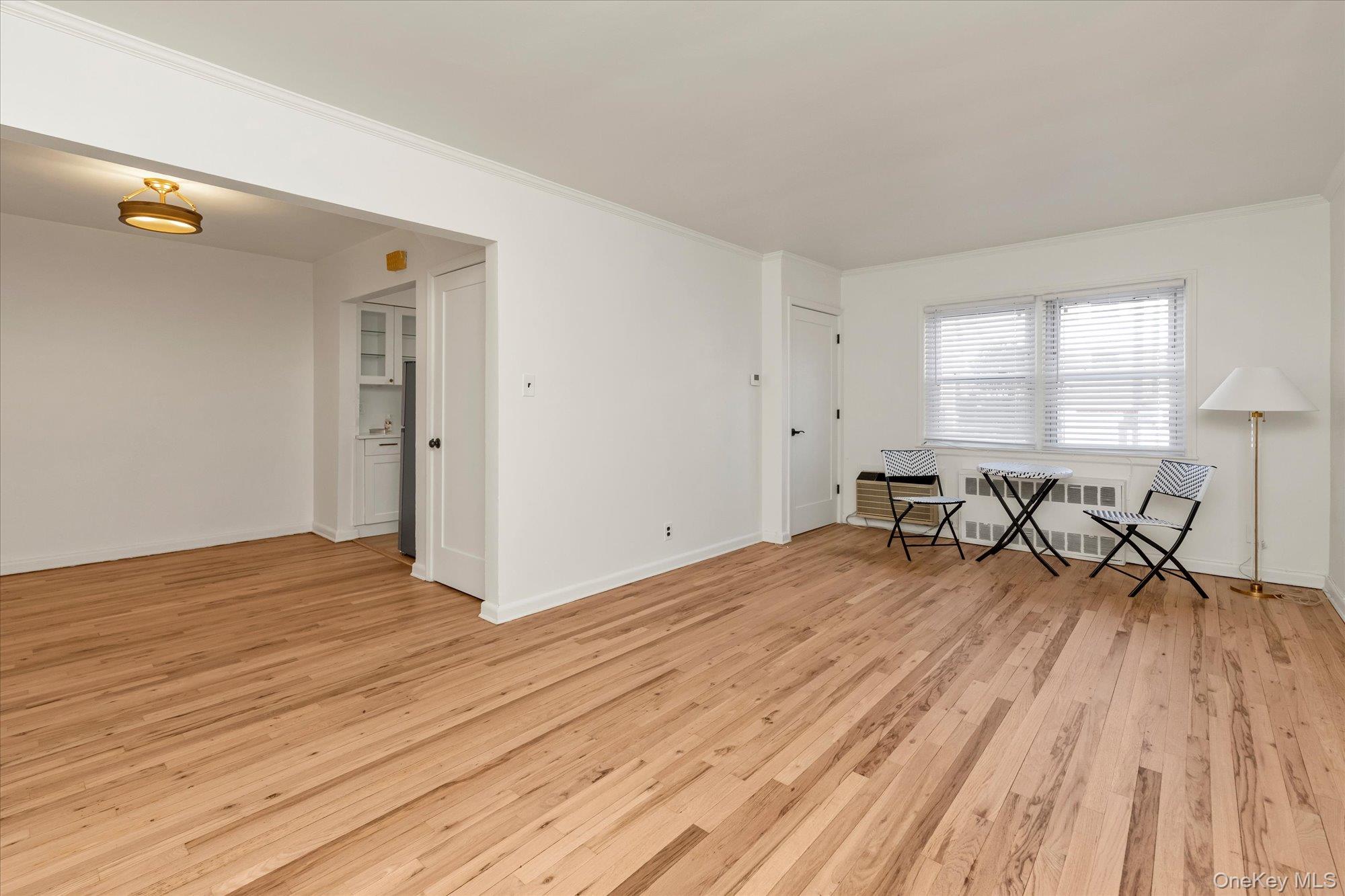 #7 photo, 210-08 41St Avenue, كوينز Bayside , NY 11361