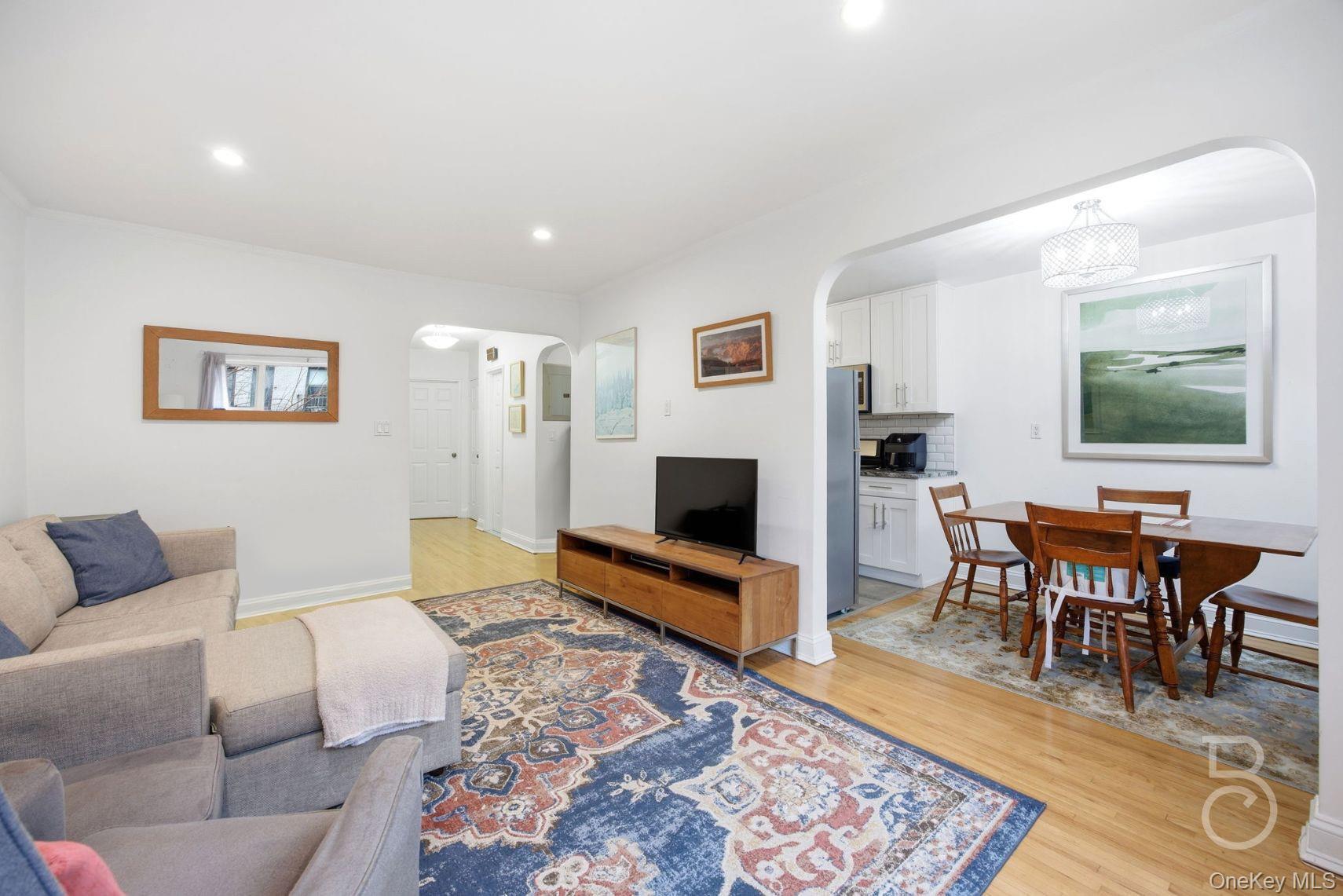 #4 photo, 30-25 34th Street, Куинс ‖ Astoria , NY 11103