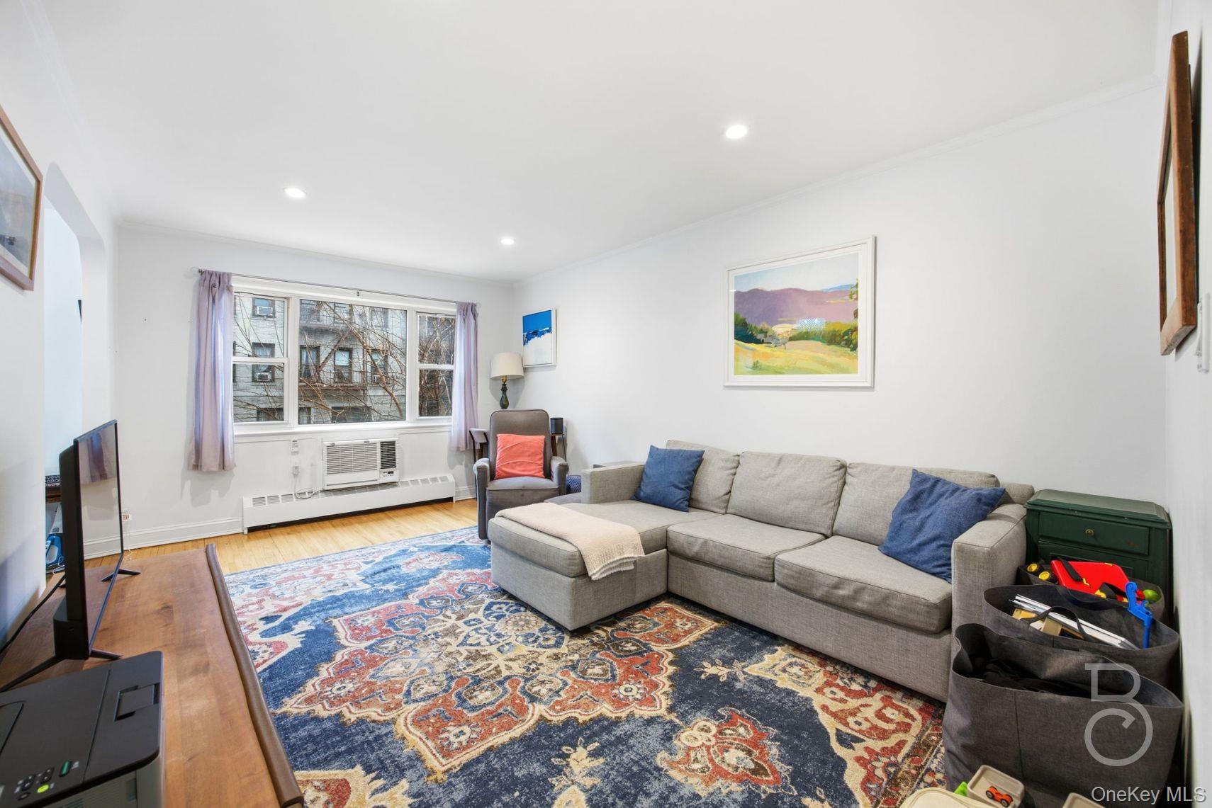 #5 photo, 30-25 34th Street, Куинс ‖ Astoria , NY 11103