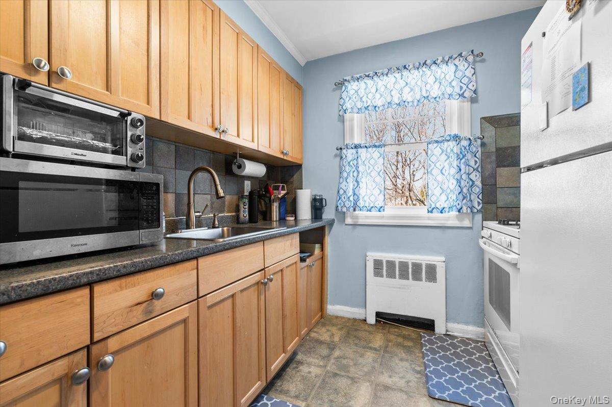 #11 photo, 224-07 Kingsbury Avenue, Bayside , NY 11364