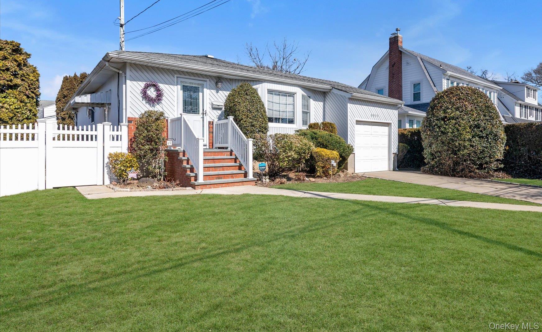 #2 photo, 3933 Fulton Avenue, Нассау ‖ Seaford , NY 11783