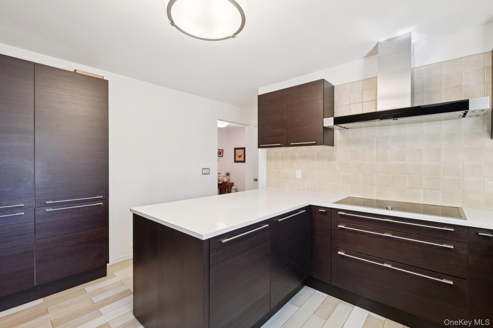 #10 photo, 6 Saint George Road, Great Neck , NY 11021