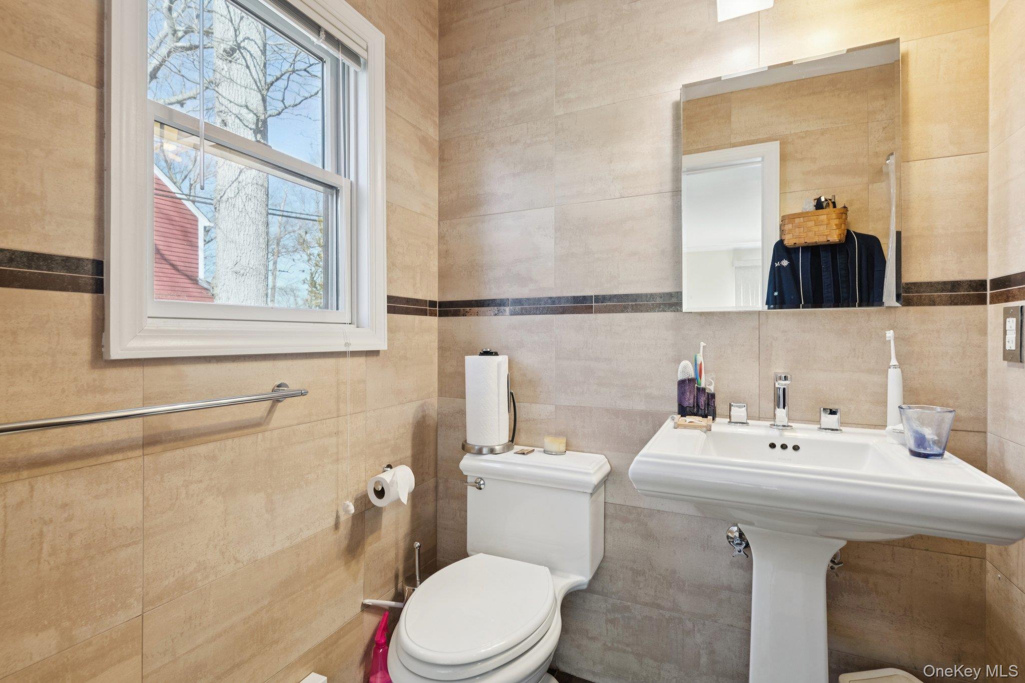 #16 photo, 6 Saint George Road, Great Neck , NY 11021