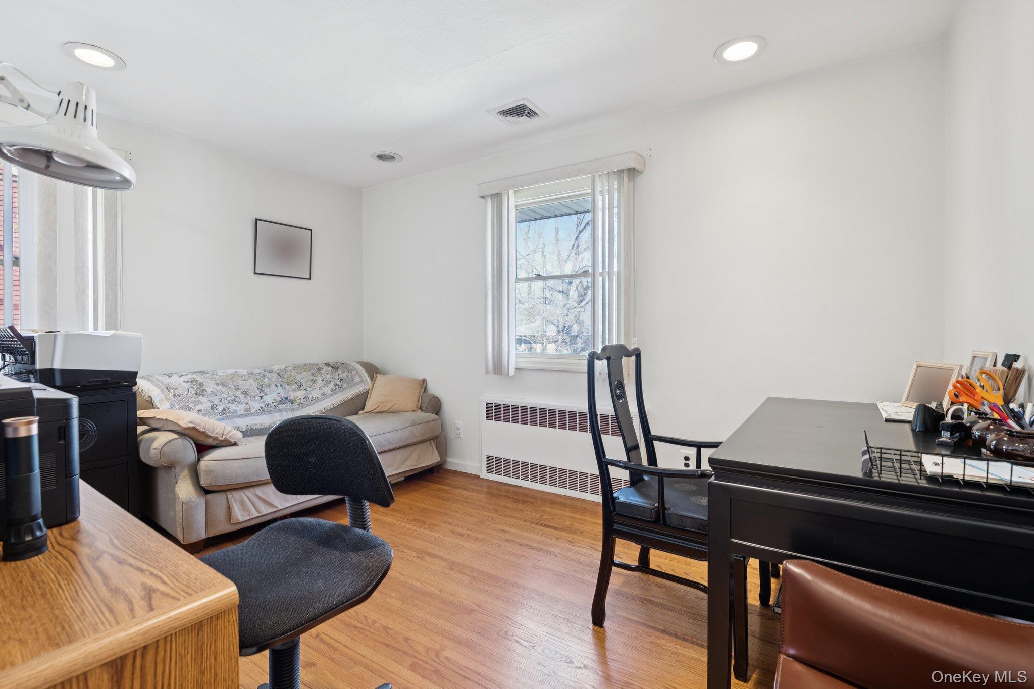 #17 photo, 6 Saint George Road, Great Neck , NY 11021