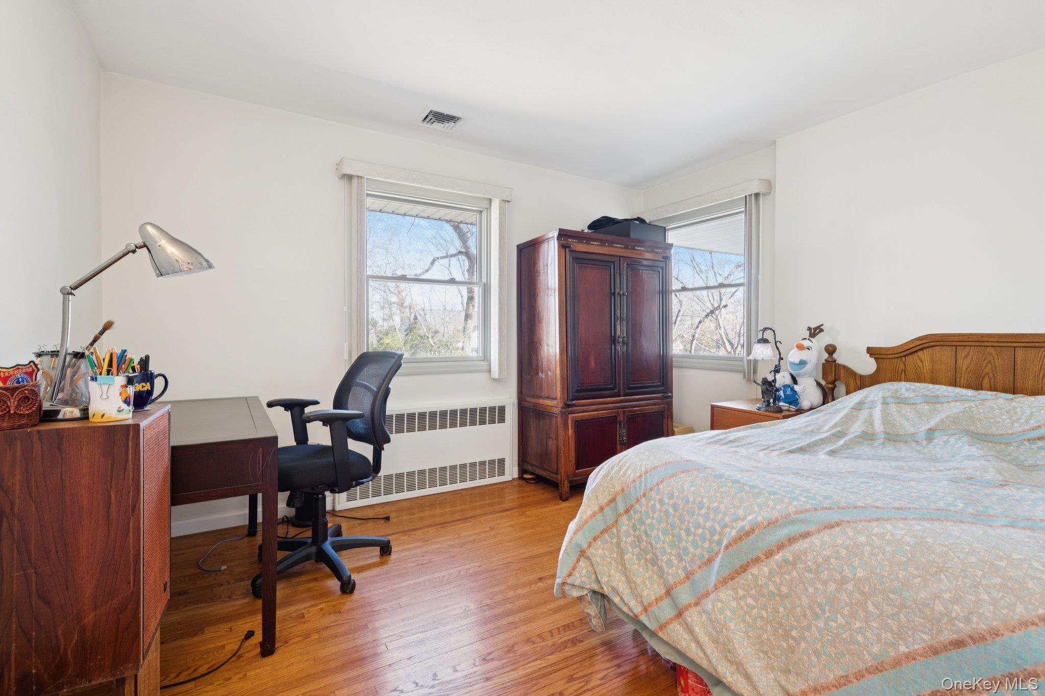 #19 photo, 6 Saint George Road, Great Neck , NY 11021