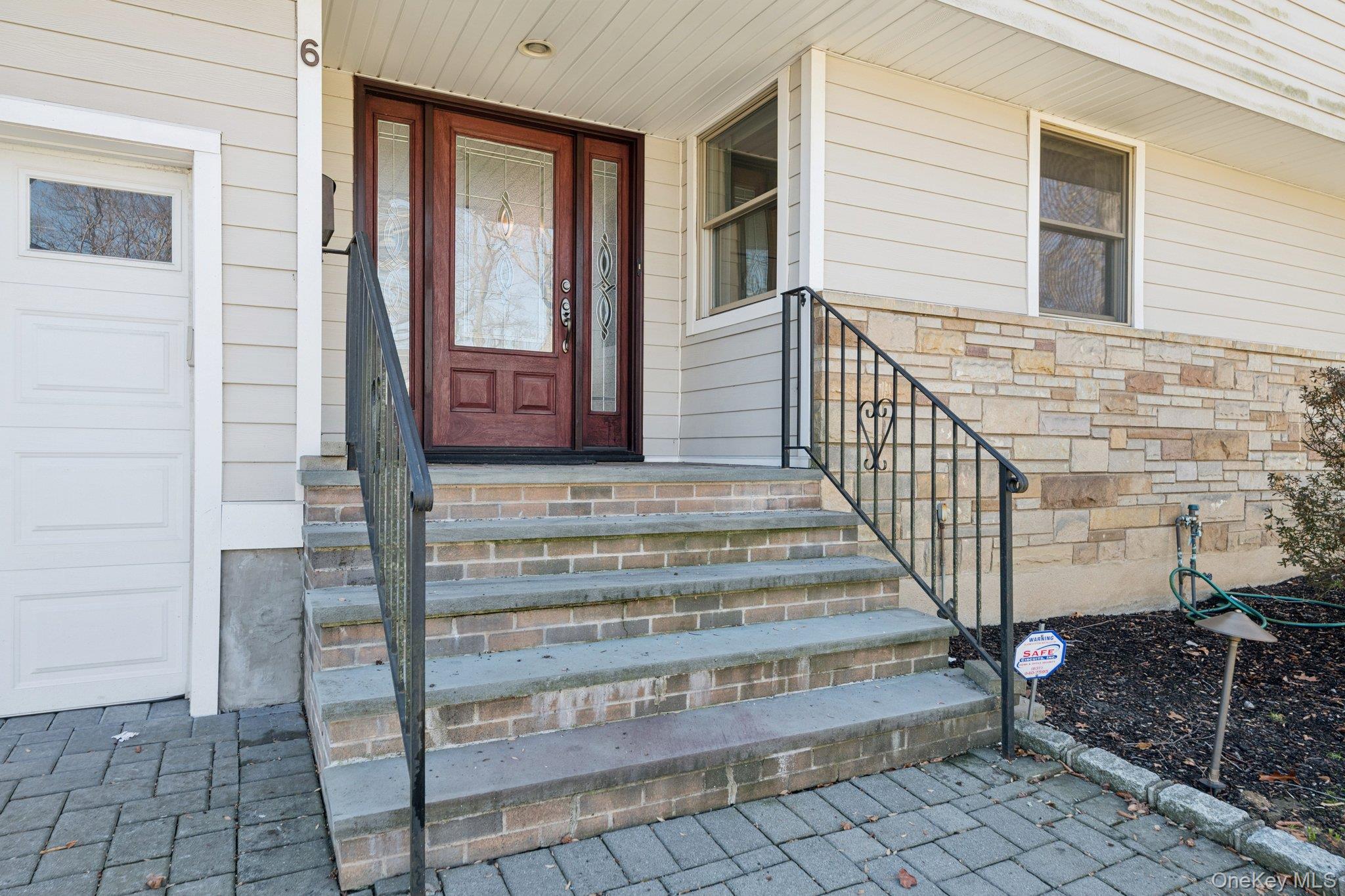 #3 photo, 6 Saint George Road, Great Neck , NY 11021