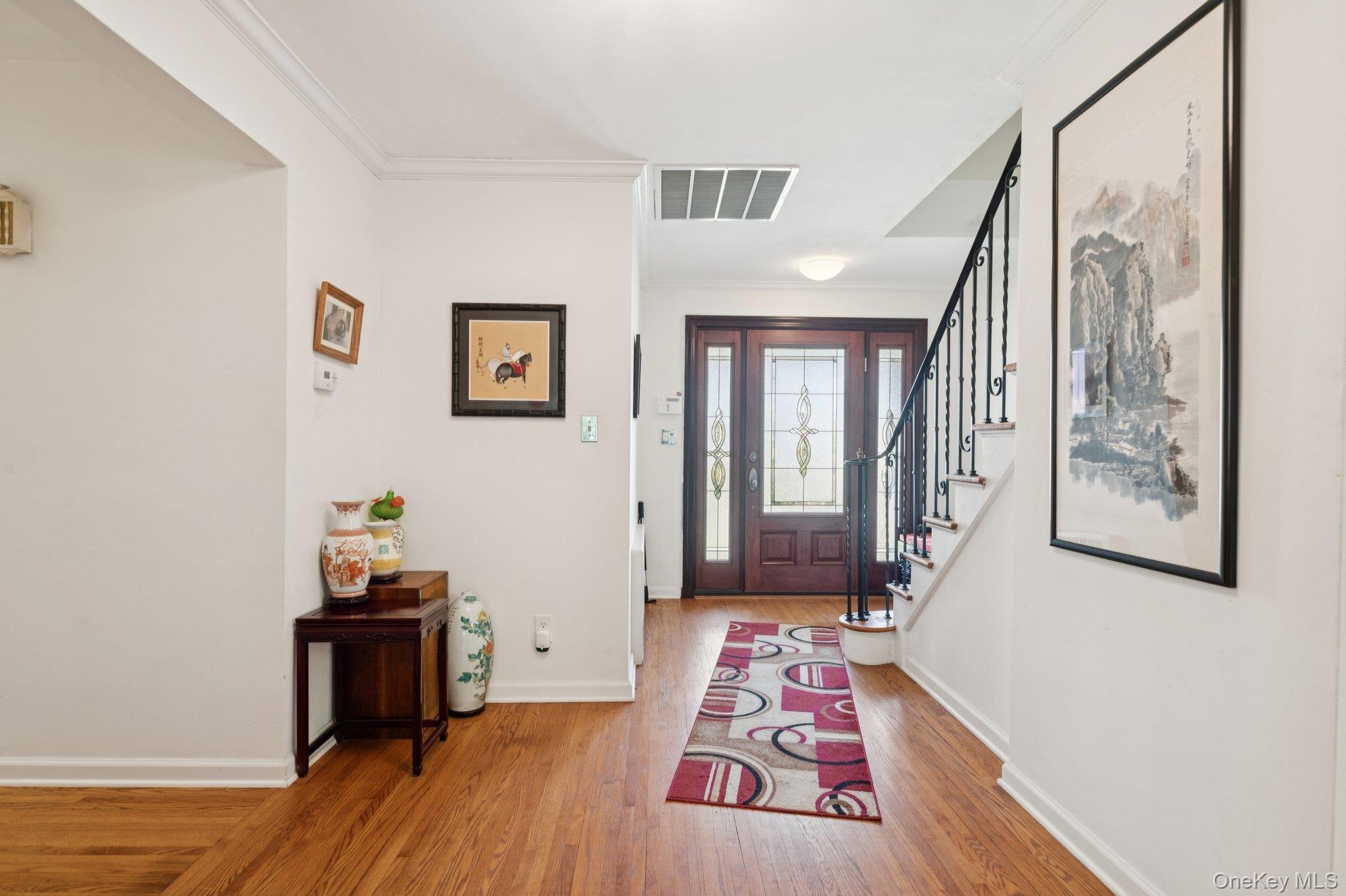 #4 photo, 6 Saint George Road, Great Neck , NY 11021