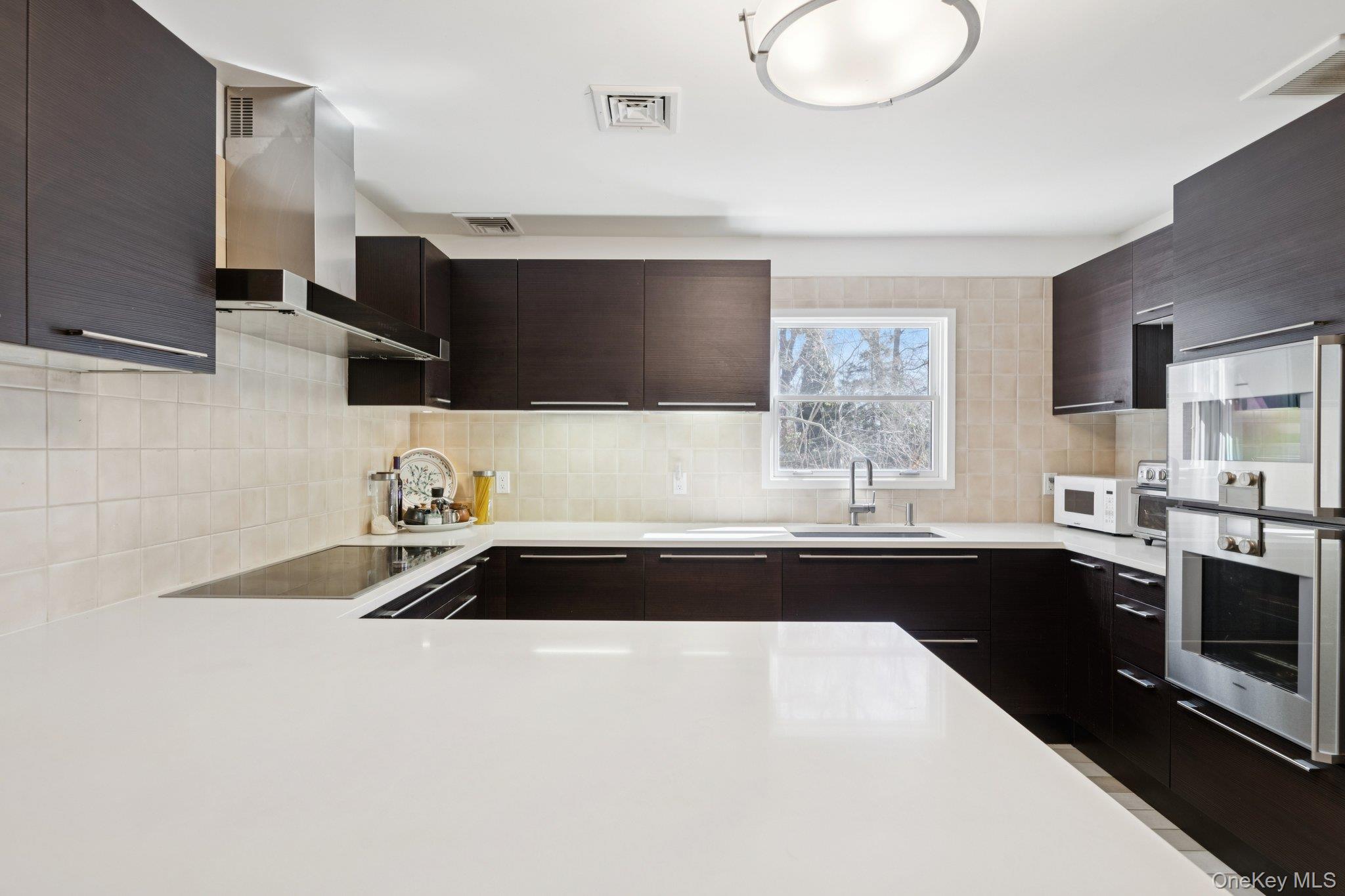 #9 photo, 6 Saint George Road, Great Neck , NY 11021