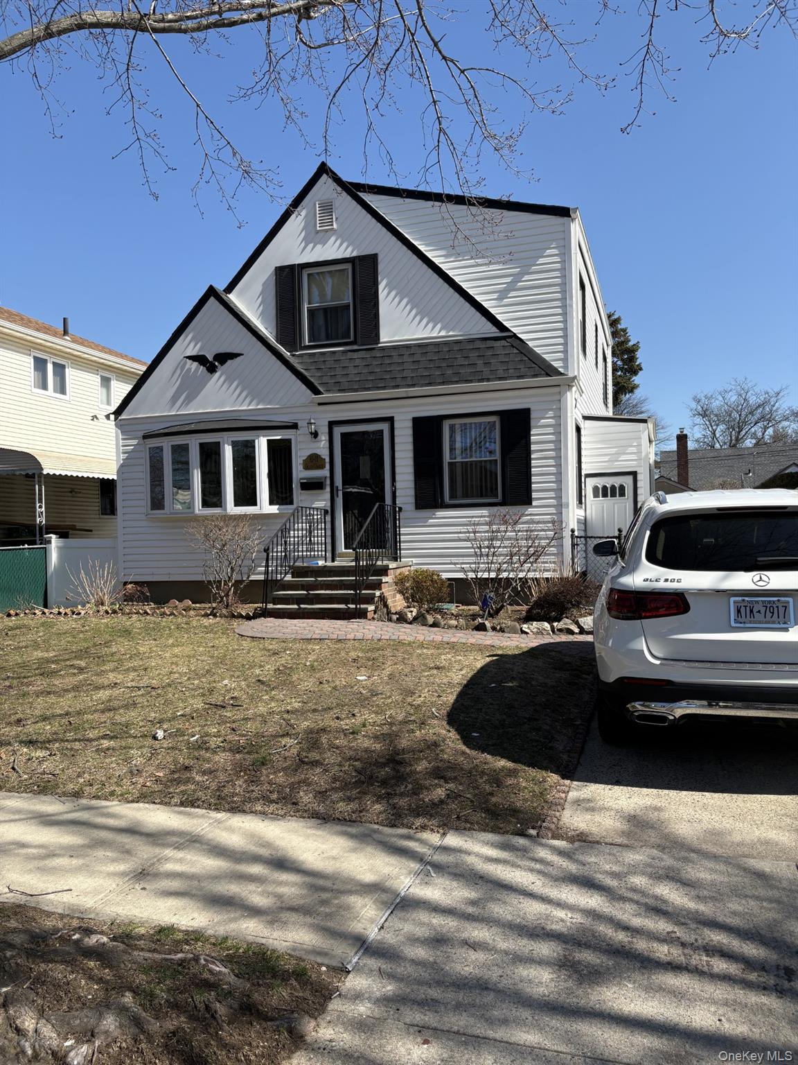 #1 photo, 8111 261st Street, 뉴욕퀸즈 Glen Oaks , NY 11004