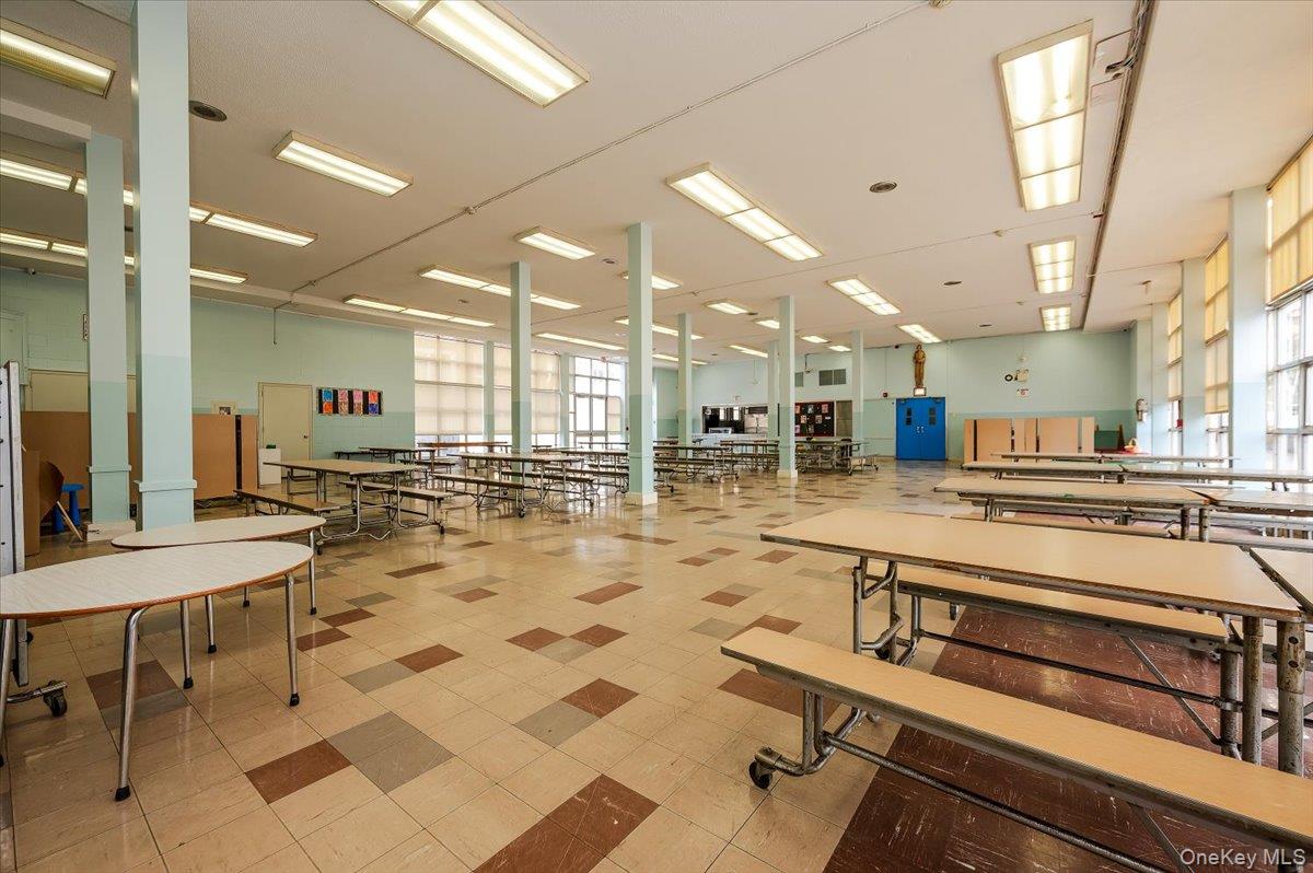 #11 photo, 1346 Broadway, नासाउ काउंटी Hewlett , NY 11557