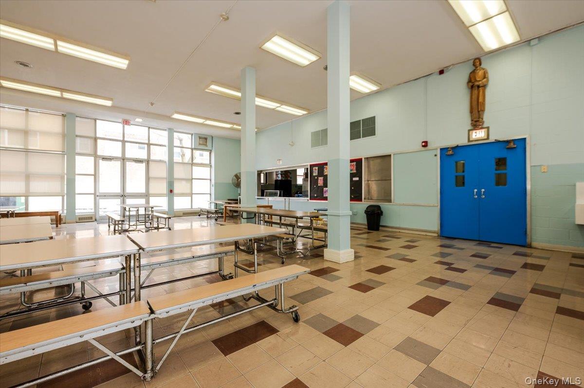 #12 photo, 1346 Broadway, नासाउ काउंटी Hewlett , NY 11557