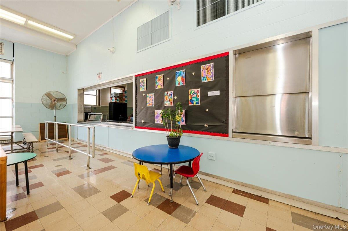 #13 photo, 1346 Broadway, नासाउ काउंटी Hewlett , NY 11557