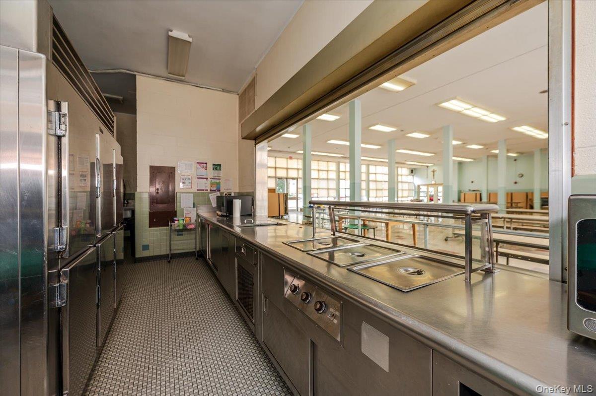 #14 photo, 1346 Broadway, नासाउ काउंटी Hewlett , NY 11557