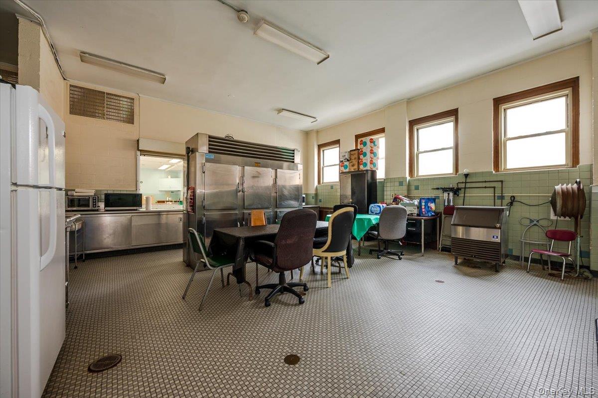 #16 photo, 1346 Broadway, नासाउ काउंटी Hewlett , NY 11557